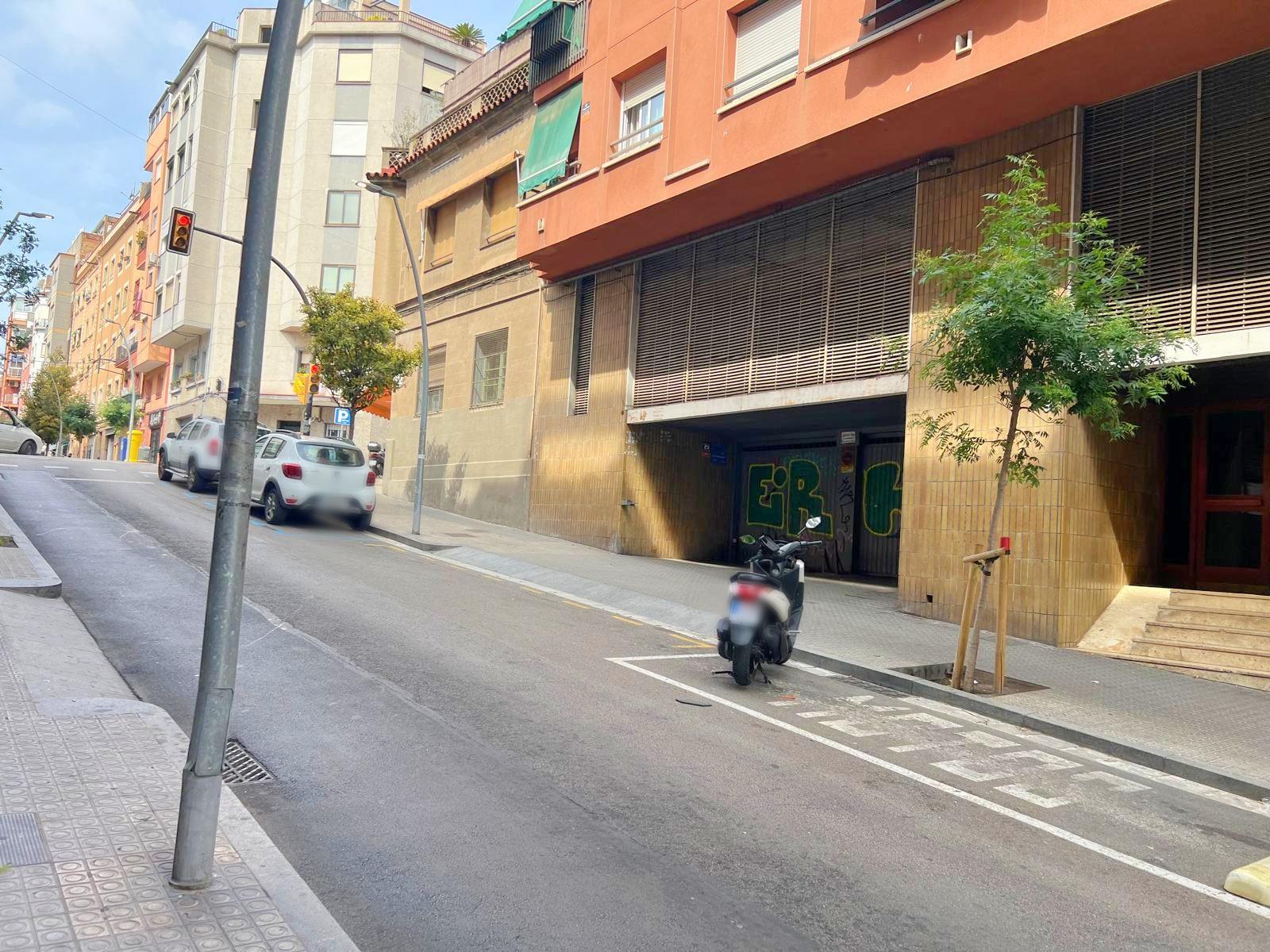 Imagen 7 Parking Coche en venta en Hospitalet De Llobregat L´ / Junto Santiago Apóstol