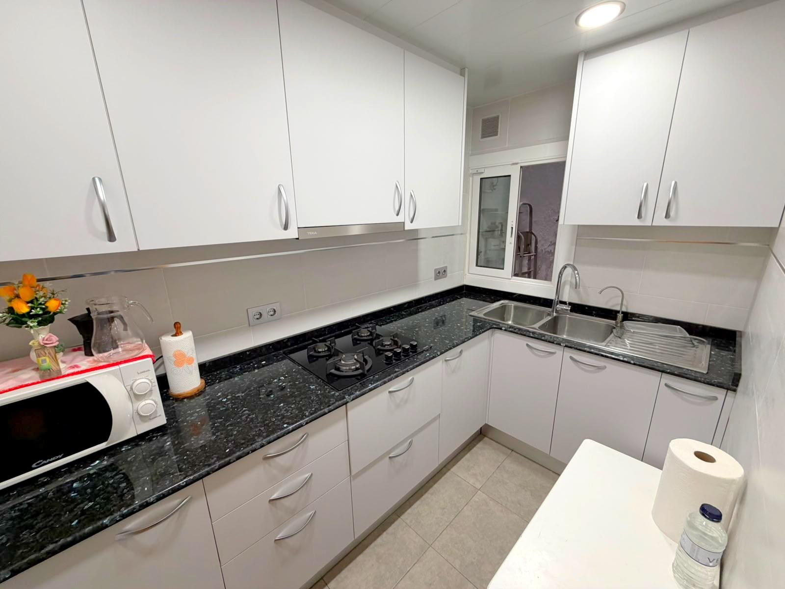 Imagen 2 Planta Baja en venta en Prat De Llobregat El / Junto Avda. Verge de Montserrat