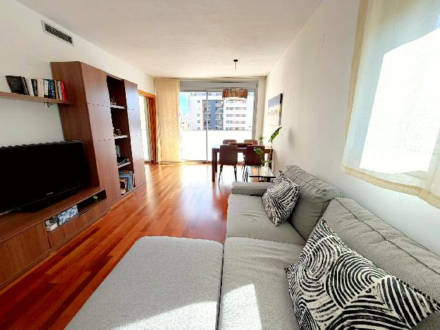 Imagen 1 Inmueble 305921 - Piso en venta en Hospitalet De Llobregat (L´) / Junto C/ Santa Eulalia