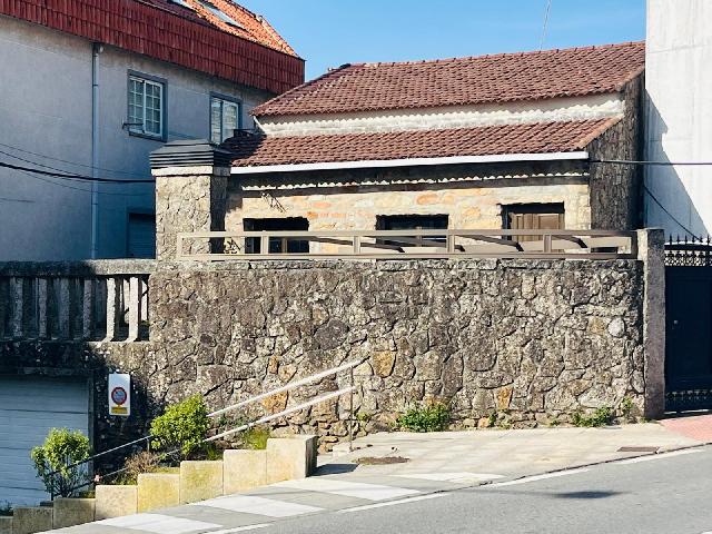 Imagen 2 Inmueble 301059 - Casa Pareada en venta en Vilagarcía De Arousa / Próximo a la farmacia de la zona