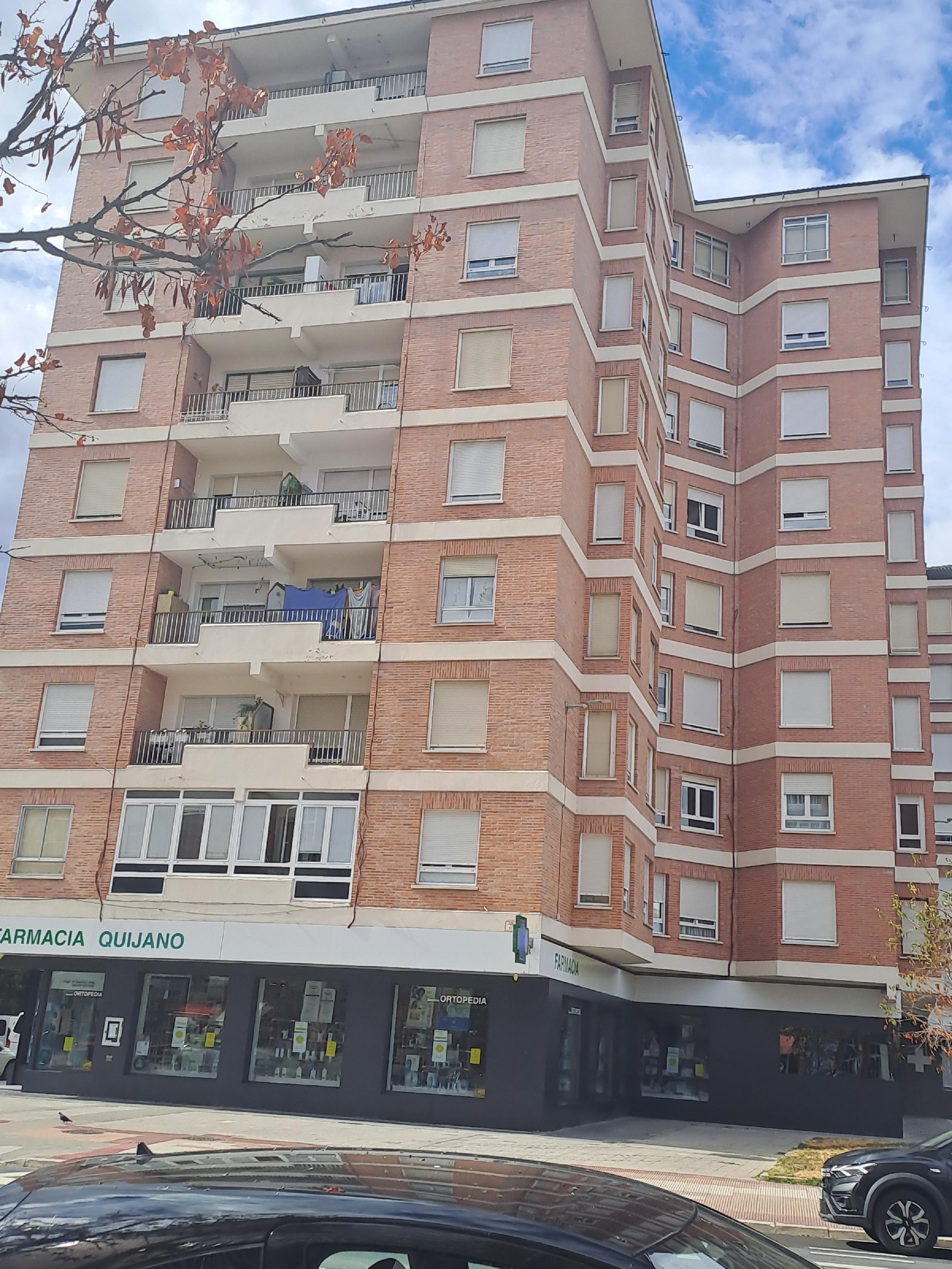 Imagen 16 Piso en venta en Vitoria-gasteiz / Ubicado en un barrio consolidado rodeado de servicios