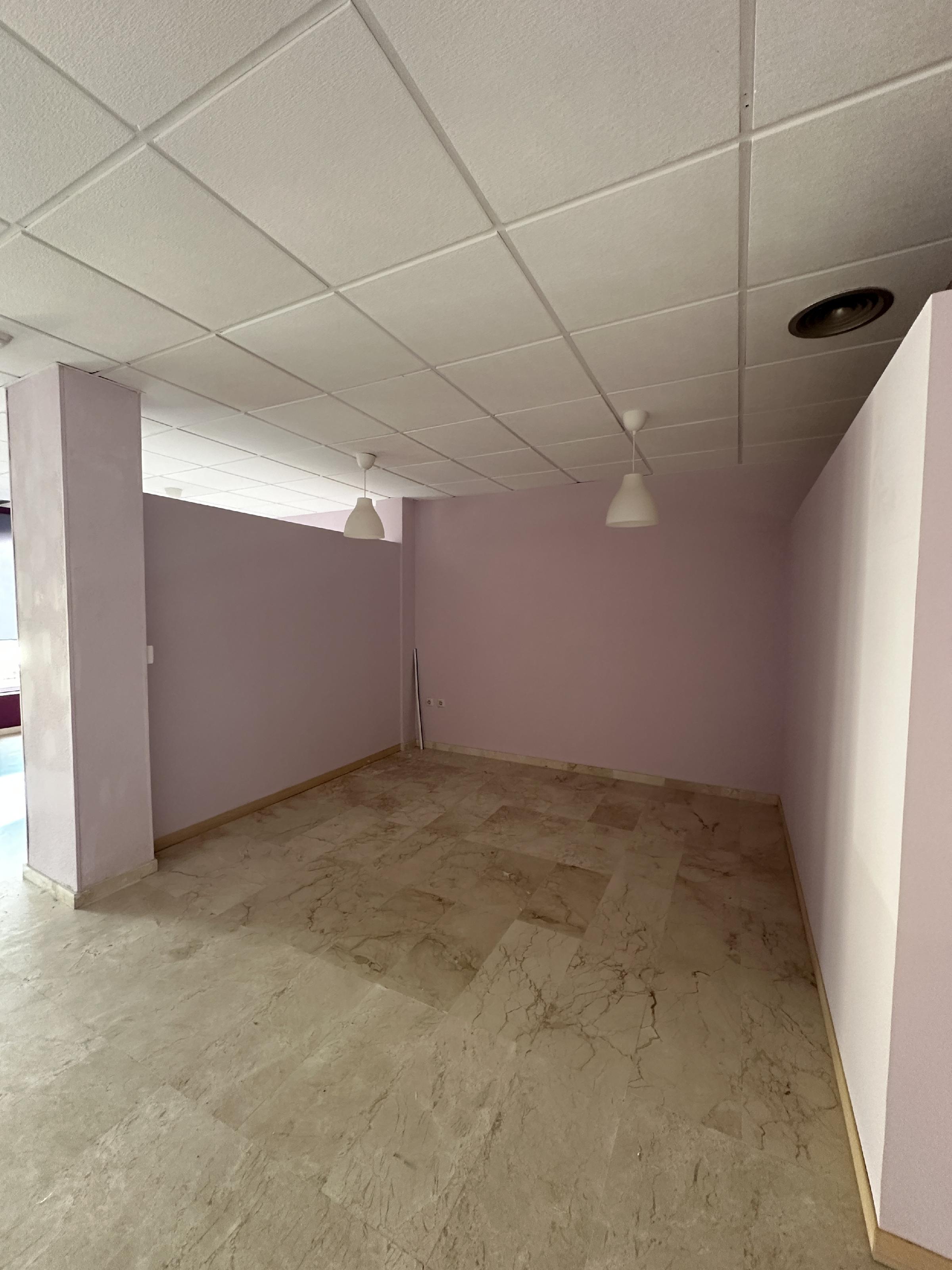 Imagen 4 Local Comercial en alquiler en Garrucha / Al lado del centro de salud y de la calle Mayor.