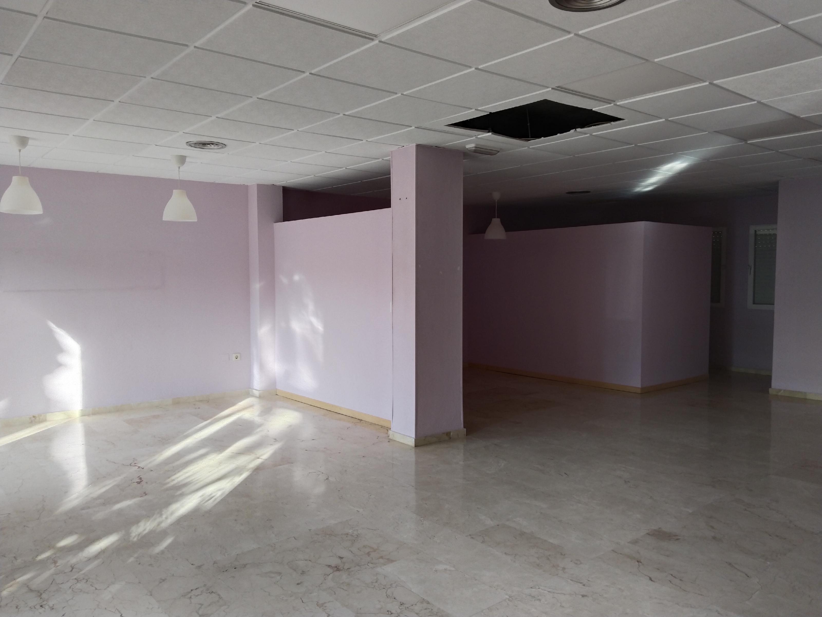 Imagen 3 Local Comercial en alquiler en Garrucha / Al lado del centro de salud y de la calle Mayor.