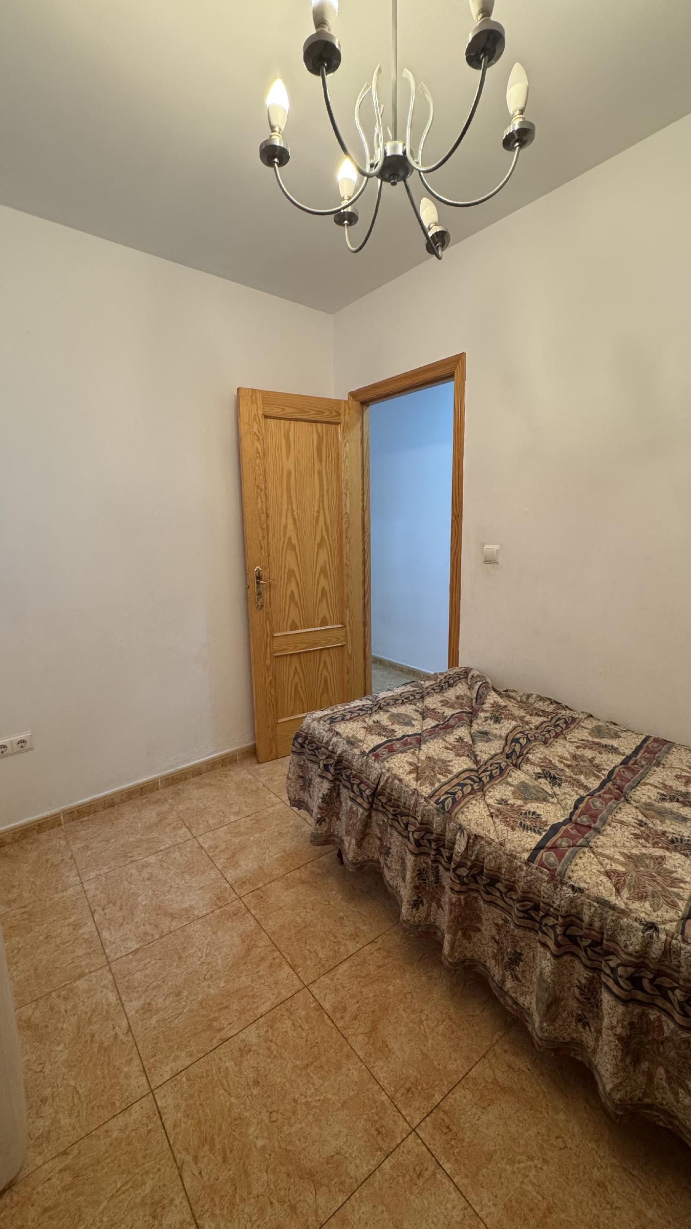 Imagen 18 Apartamento en venta en Garrucha / En Calle Buenavista, en casco urbano del pueblo.