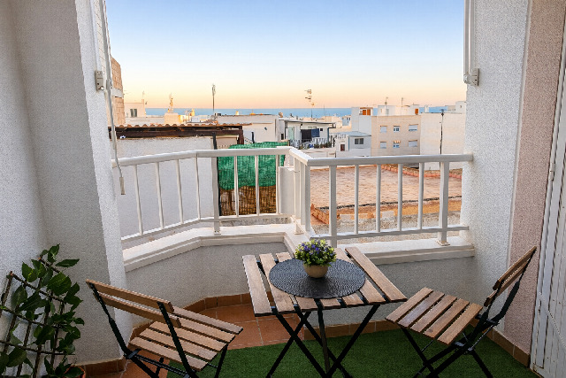 Imagen 1 Inmueble 297299 - Apartamento en venta en Garrucha / En Calle Buenavista, en casco urbano del pueblo.