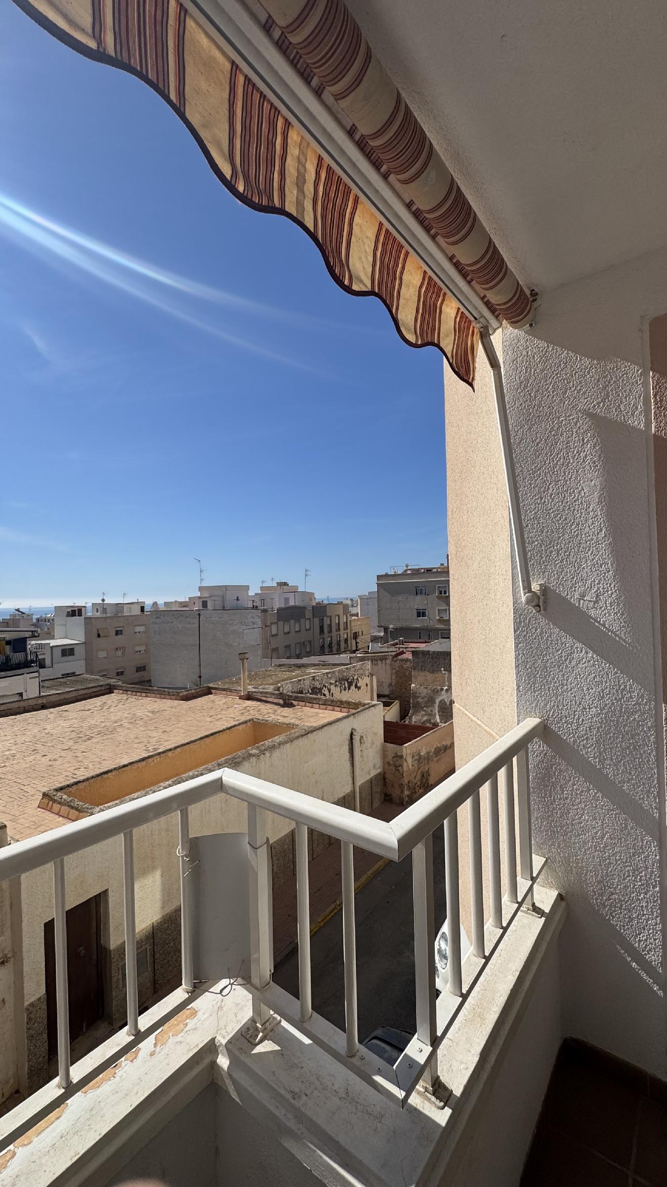 Imagen 8 Apartamento en venta en Garrucha / En Calle Buenavista, en casco urbano del pueblo.