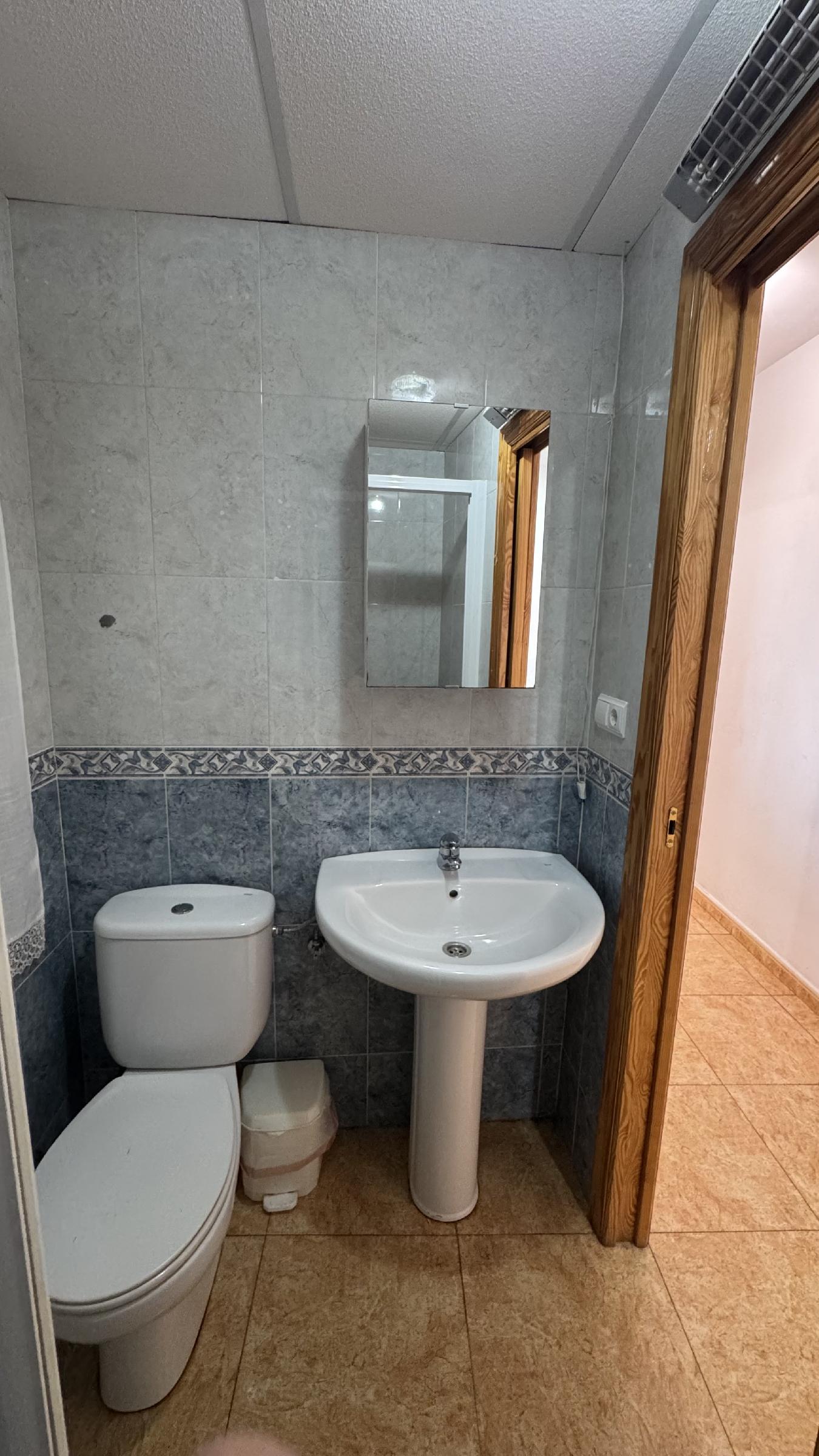 Imagen 16 Apartamento en venta en Garrucha / En Calle Buenavista, en casco urbano del pueblo.