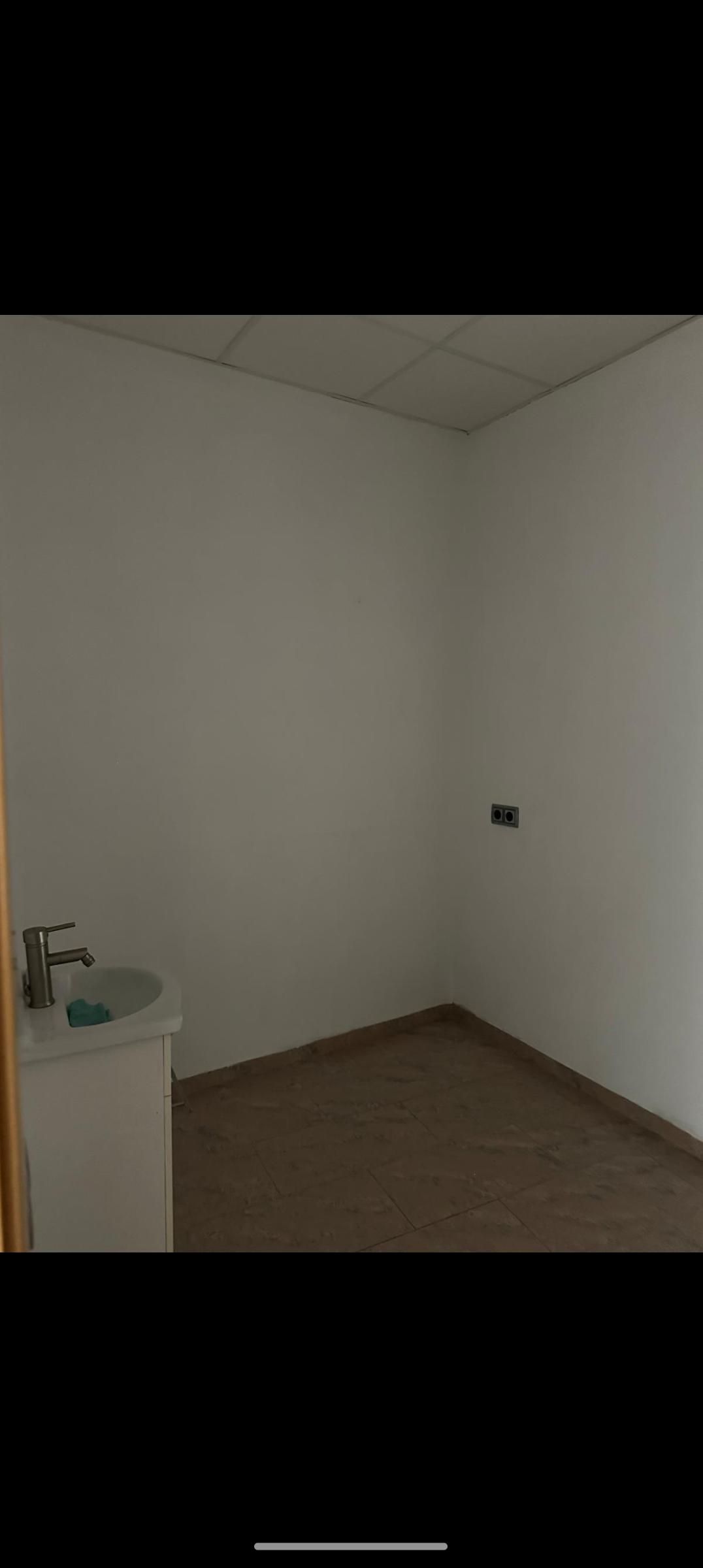 Imagen 8 Local Comercial en venta en Murcia / En una zona de flujo de vehículos, y cerca del centro.