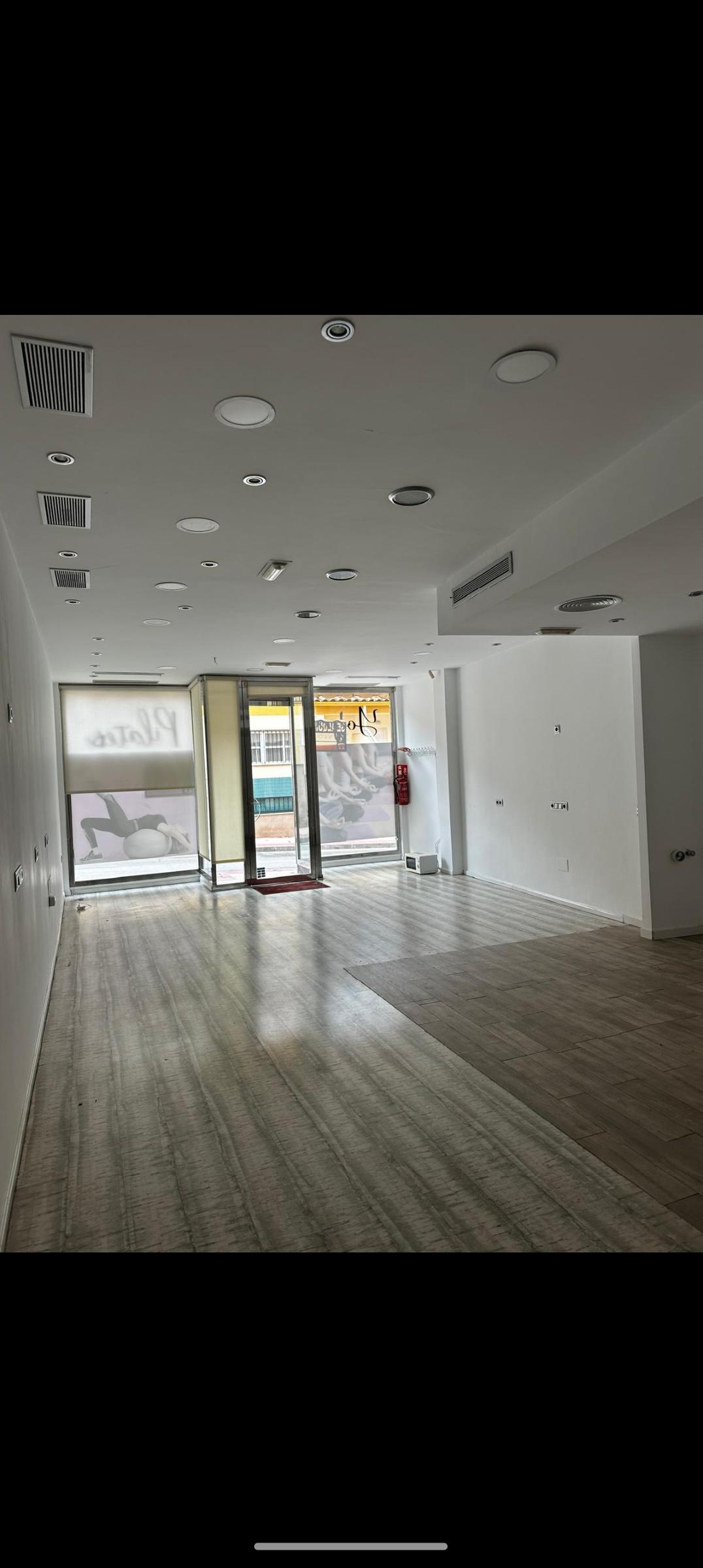 Imagen 5 Local Comercial en venta en Murcia / En una zona de flujo de vehículos, y cerca del centro.