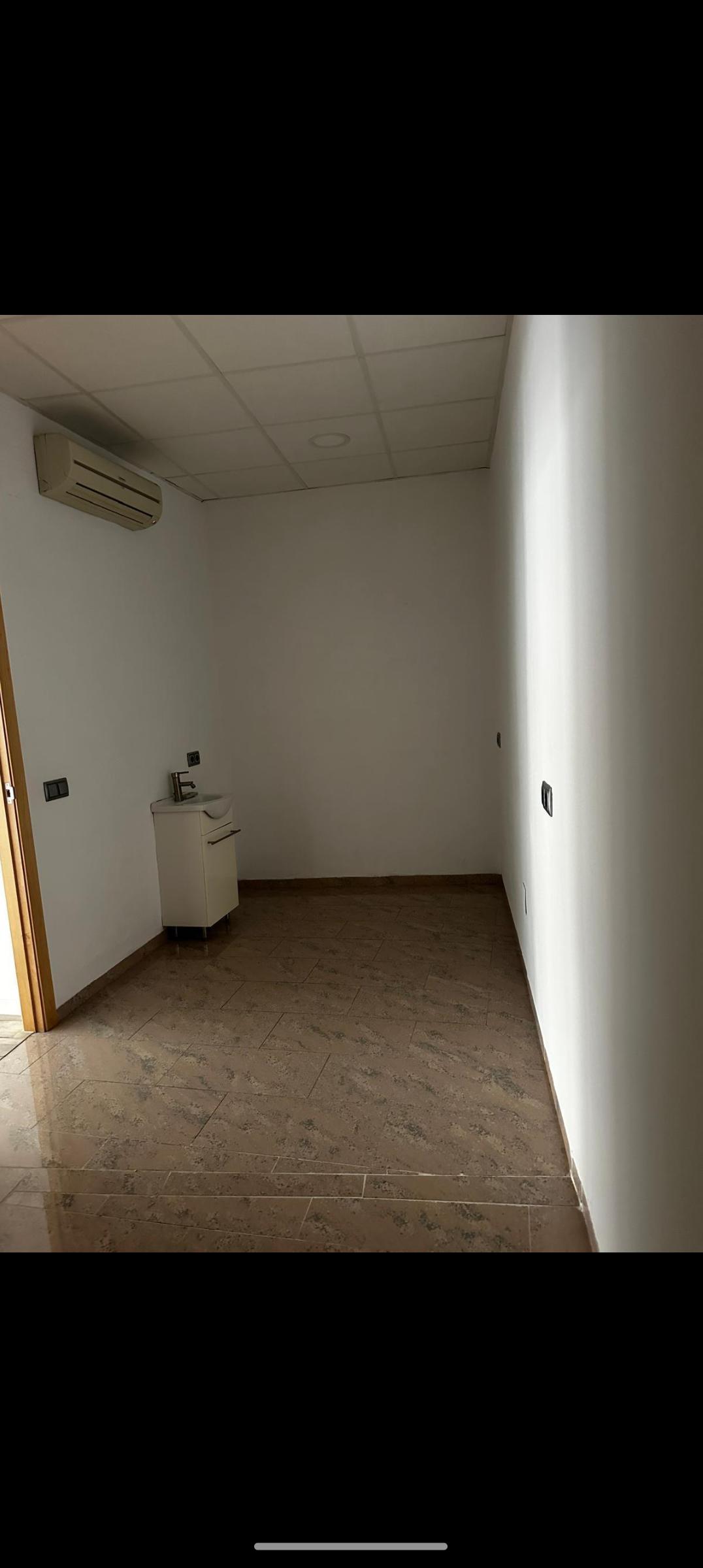 Imagen 7 Local Comercial en venta en Murcia / En una zona de flujo de vehículos, y cerca del centro.