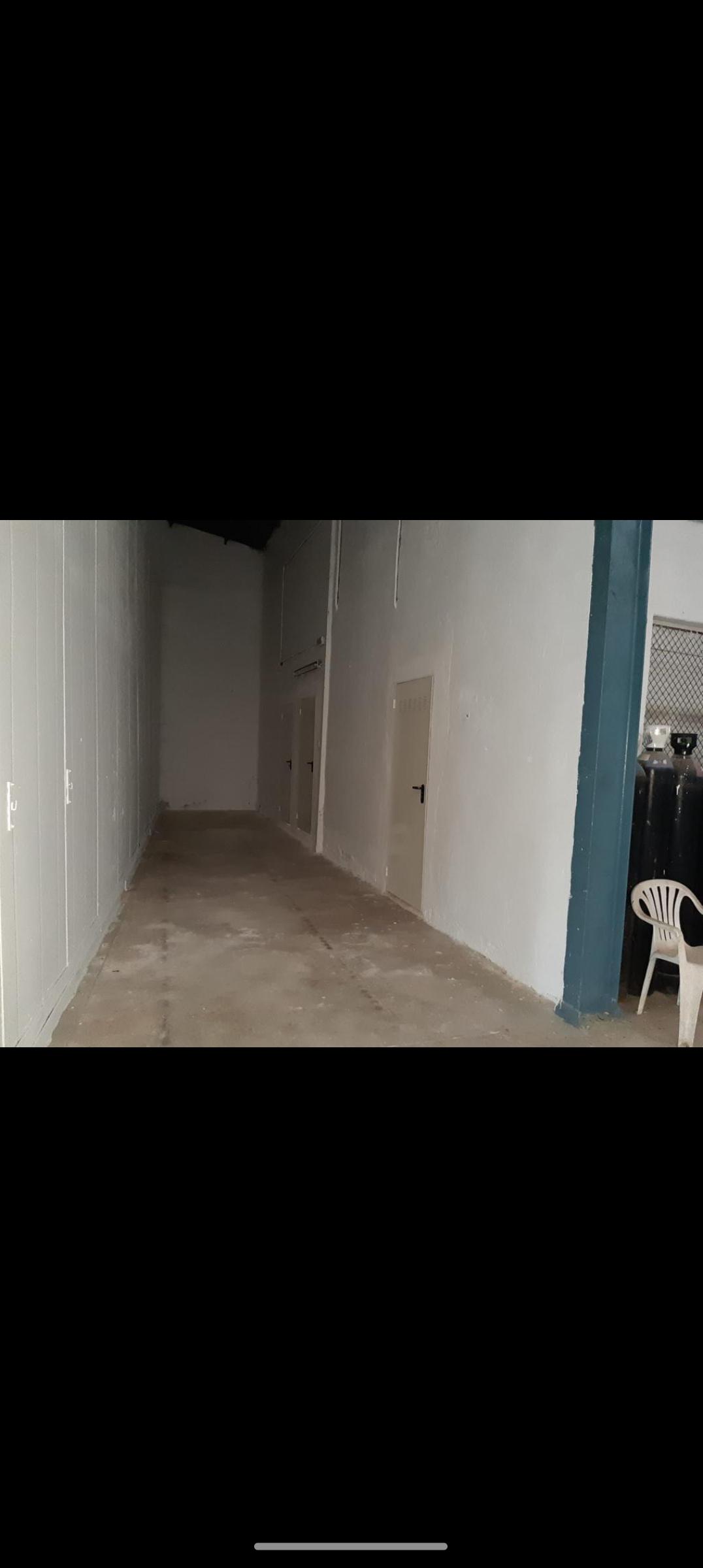 Imagen 8 Local Industrial en venta en Jumilla / Nave industrial con acceso cómodo y parcela.