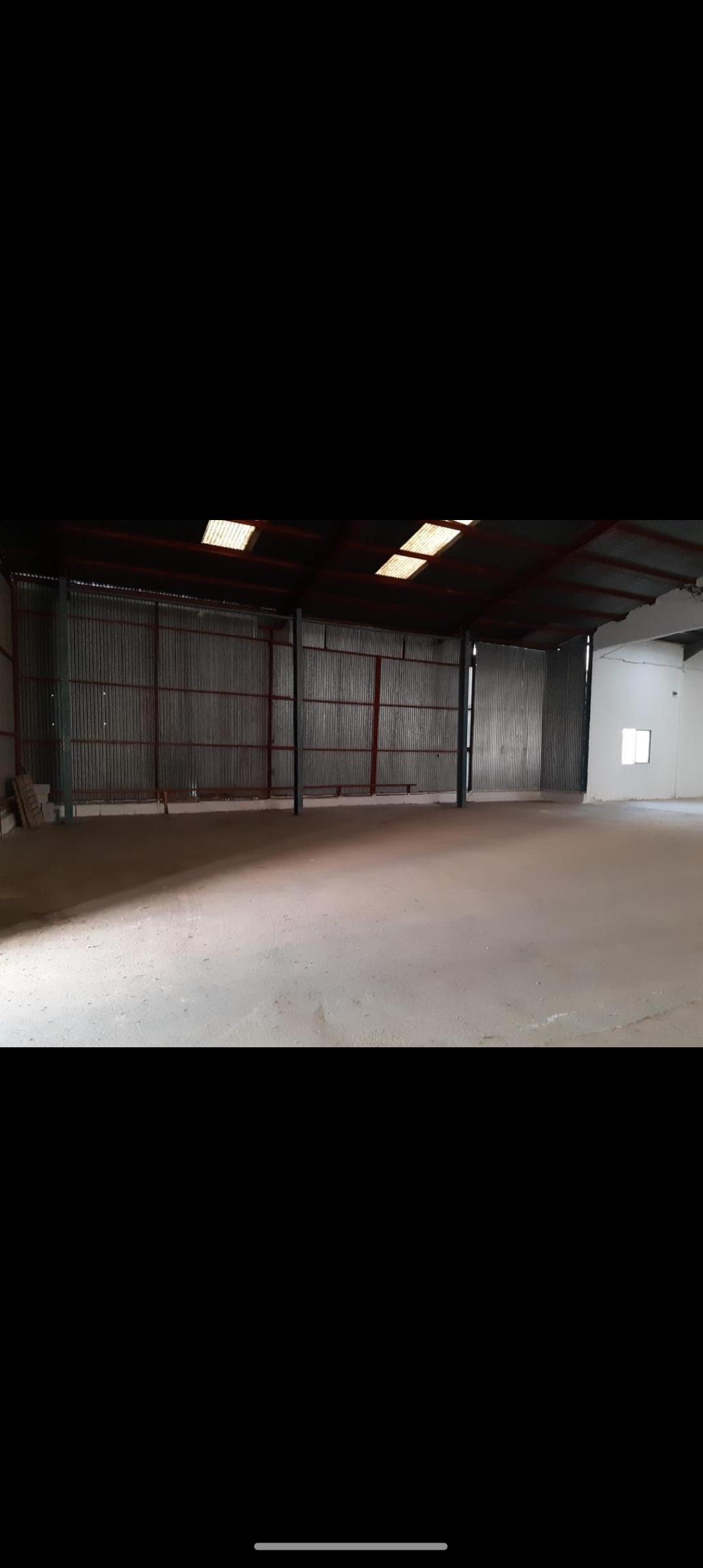 Imagen 10 Local Industrial en venta en Jumilla / Nave industrial con acceso cómodo y parcela.