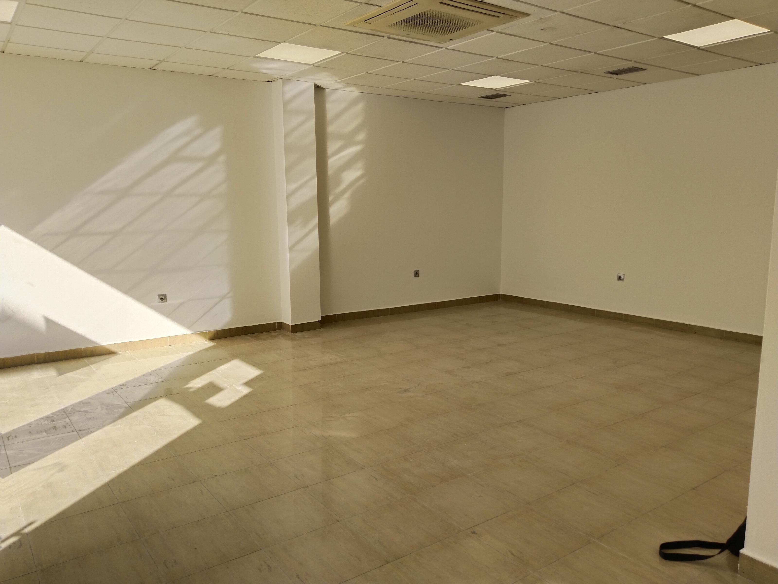 Imagen 3 Local Comercial en venta en Vera / En zona comercial con mucho movimiento, muy luminoso.