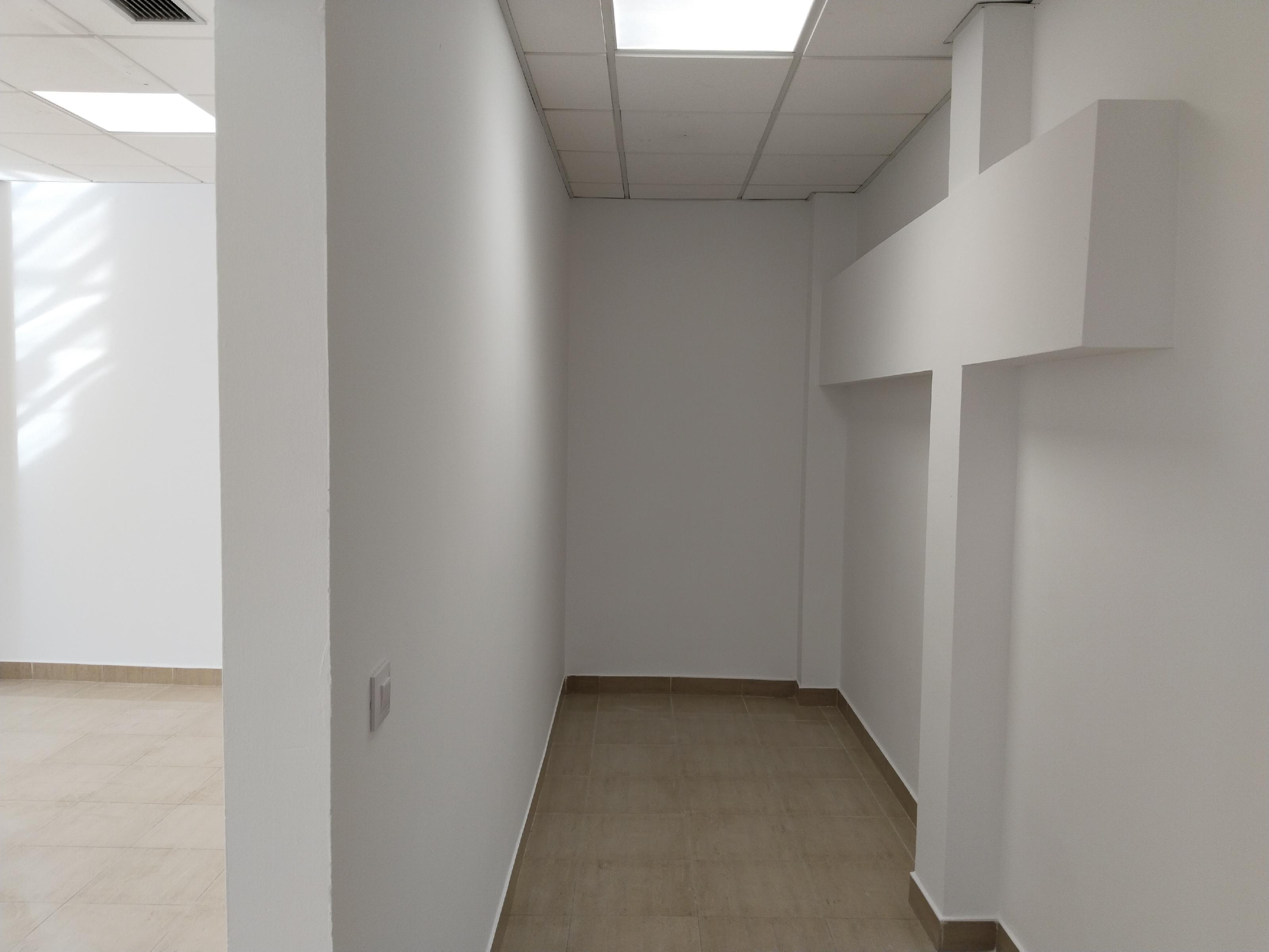 Imagen 4 Local Comercial en venta en Vera / En zona comercial con mucho movimiento, muy luminoso.