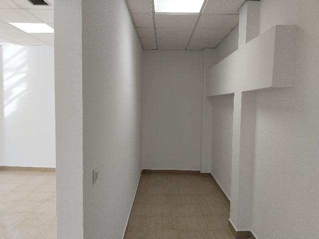 Imagen 4 Inmueble 299791 - Local Comercial en venta en Vera / En zona comercial con mucho movimiento, muy luminoso.