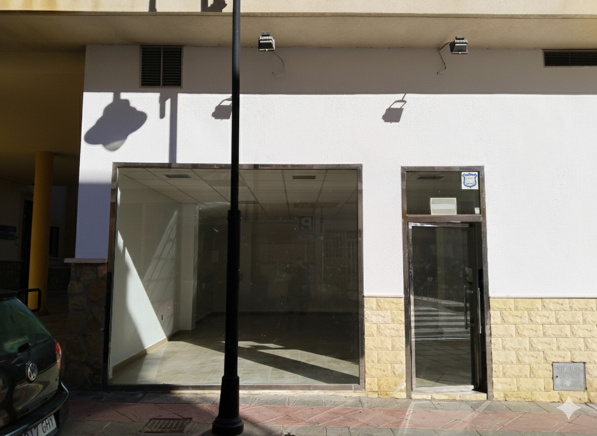 Imagen 9 Local Comercial en venta en Vera / En zona comercial con mucho movimiento, muy luminoso.