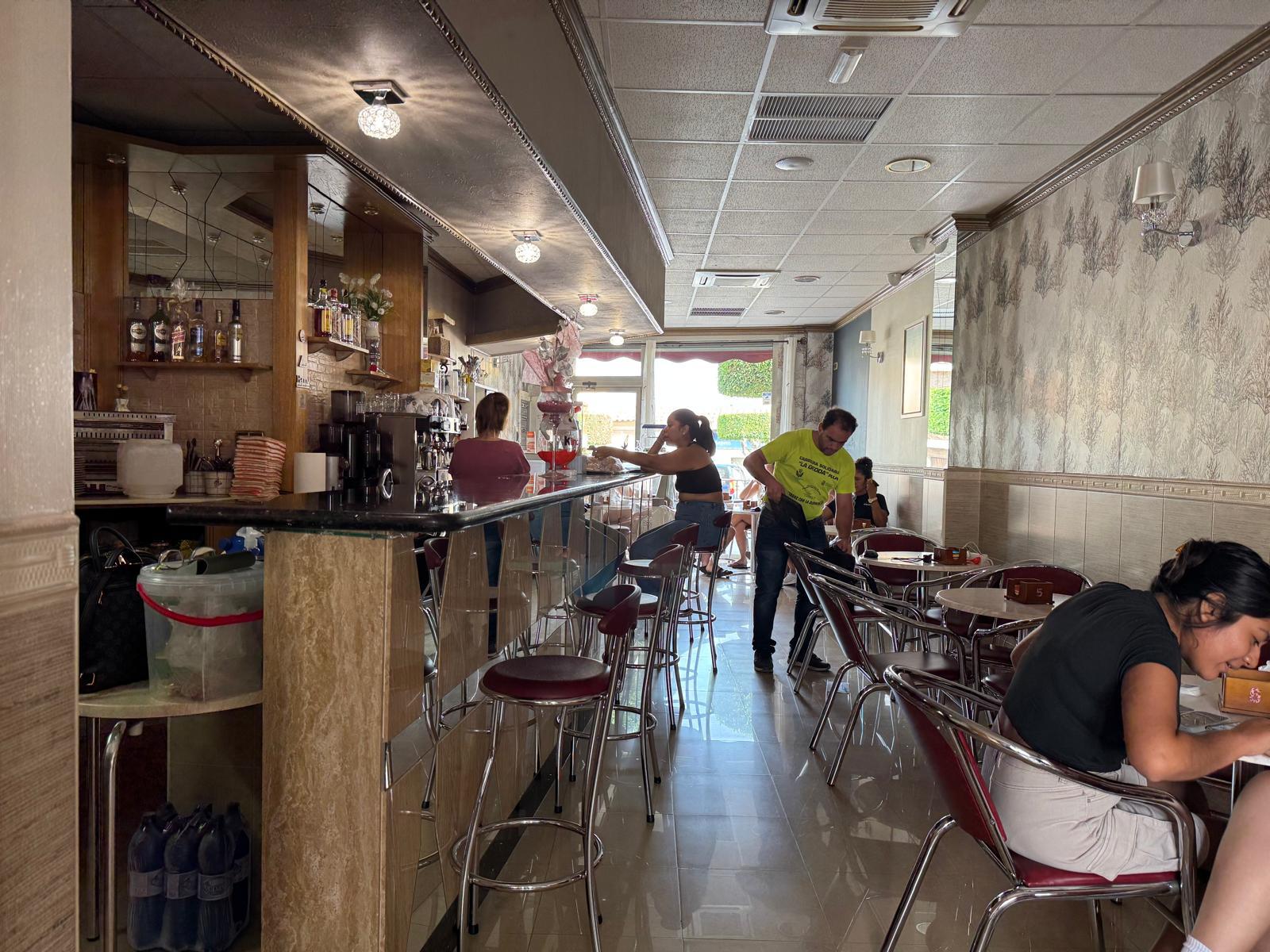 Imagen 6 Local Comercial en alquiler en Antas / En el centro del pueblo, rodeado de comercios.