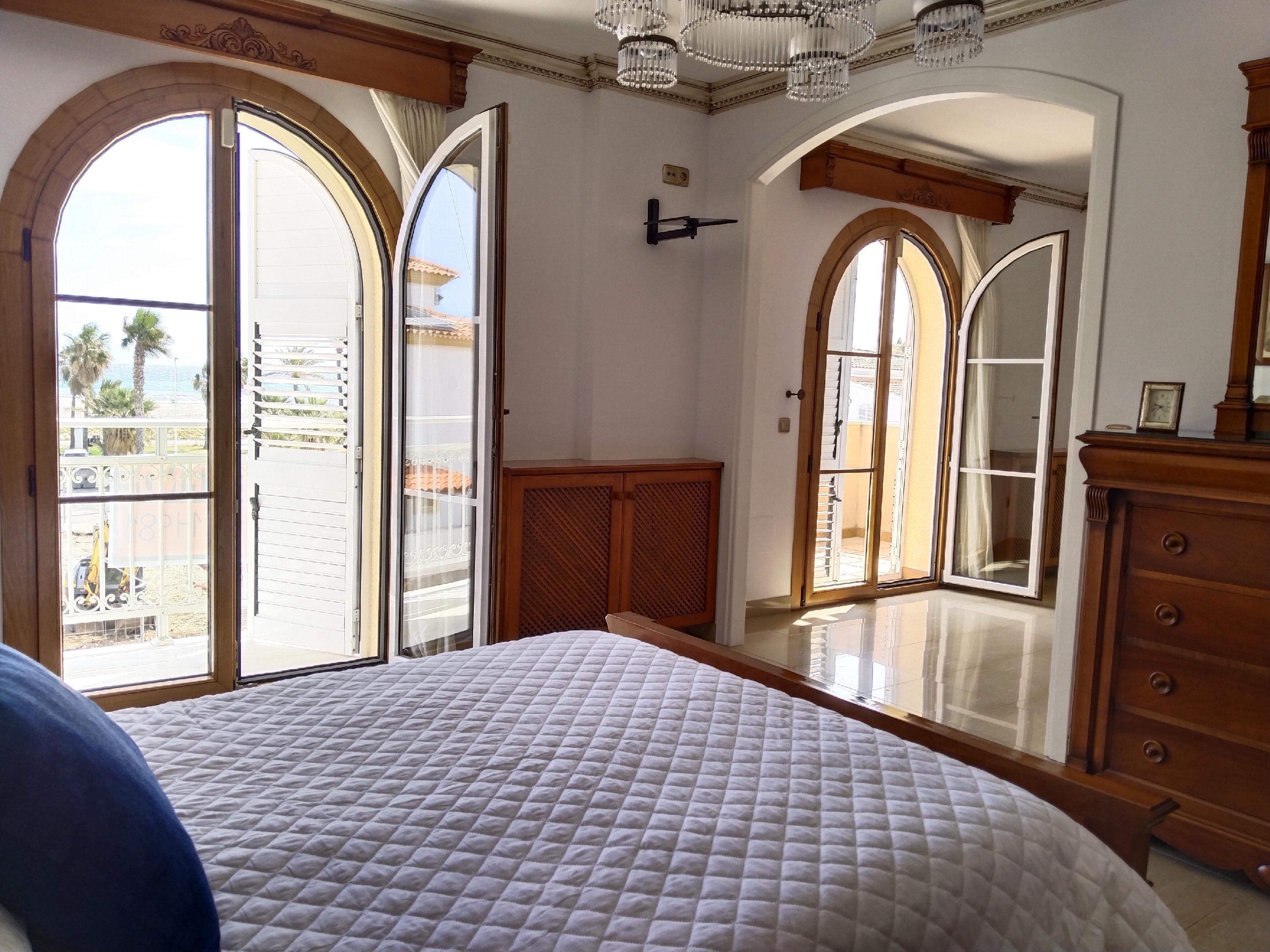 Imagen 21 Casa Adosada en venta en Garrucha / En frente de la playa, cerca de todos los servicios.