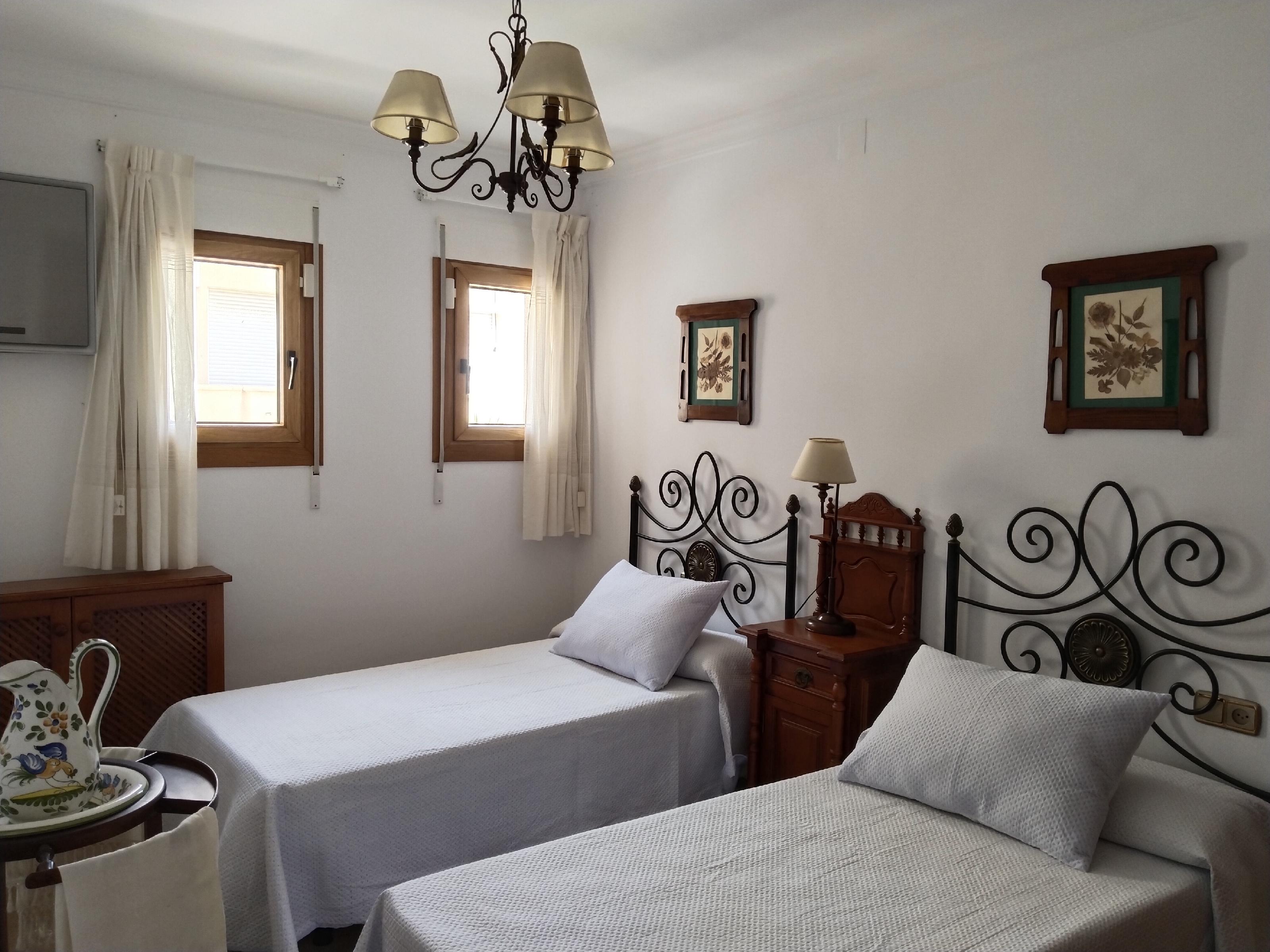 Imagen 34 Casa Adosada en venta en Garrucha / En frente de la playa, cerca de todos los servicios.