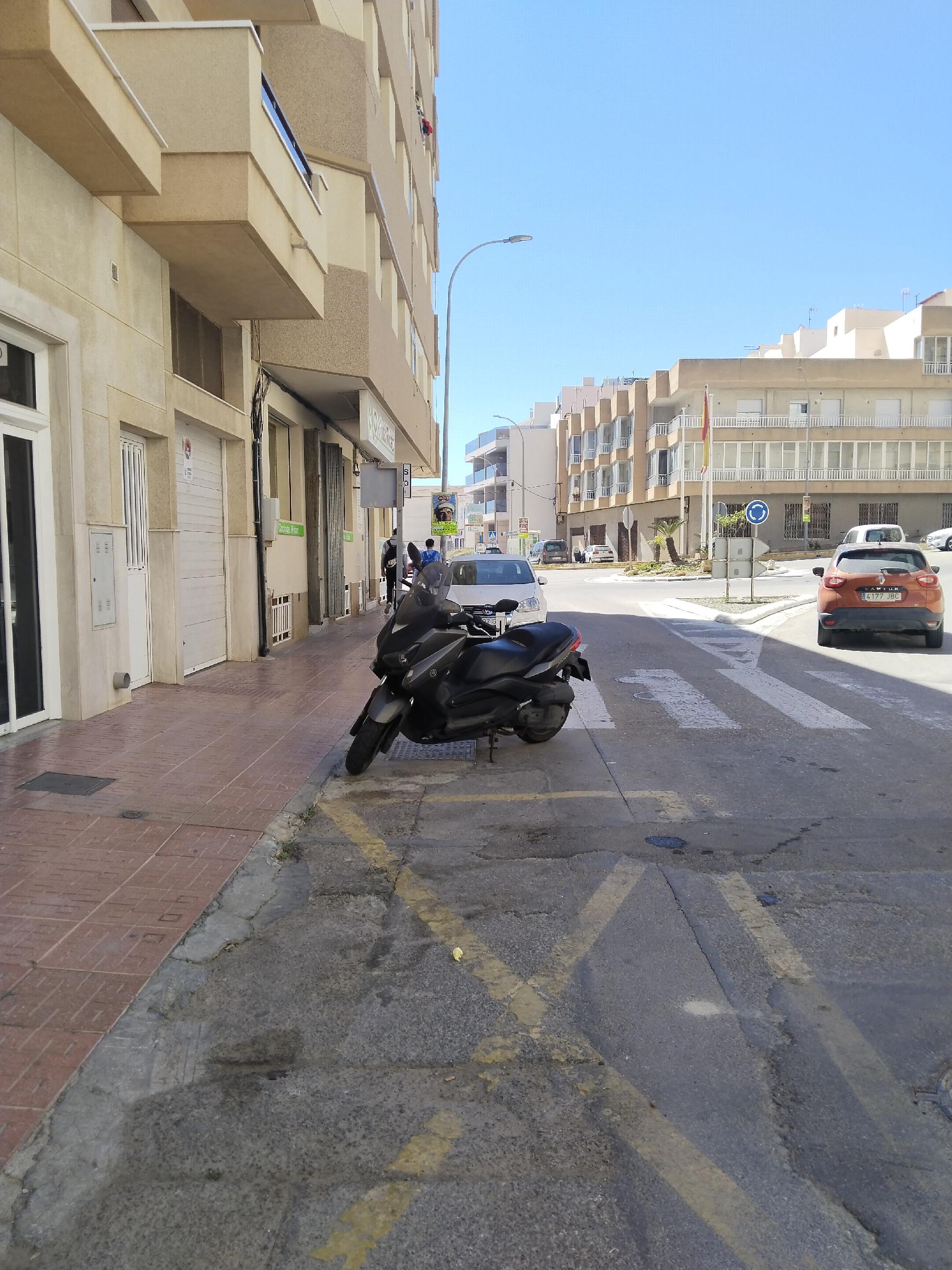 Imagen 16 Apartamento en venta en Garrucha / En el centro de la Calle Mayor, al lado de la playa.