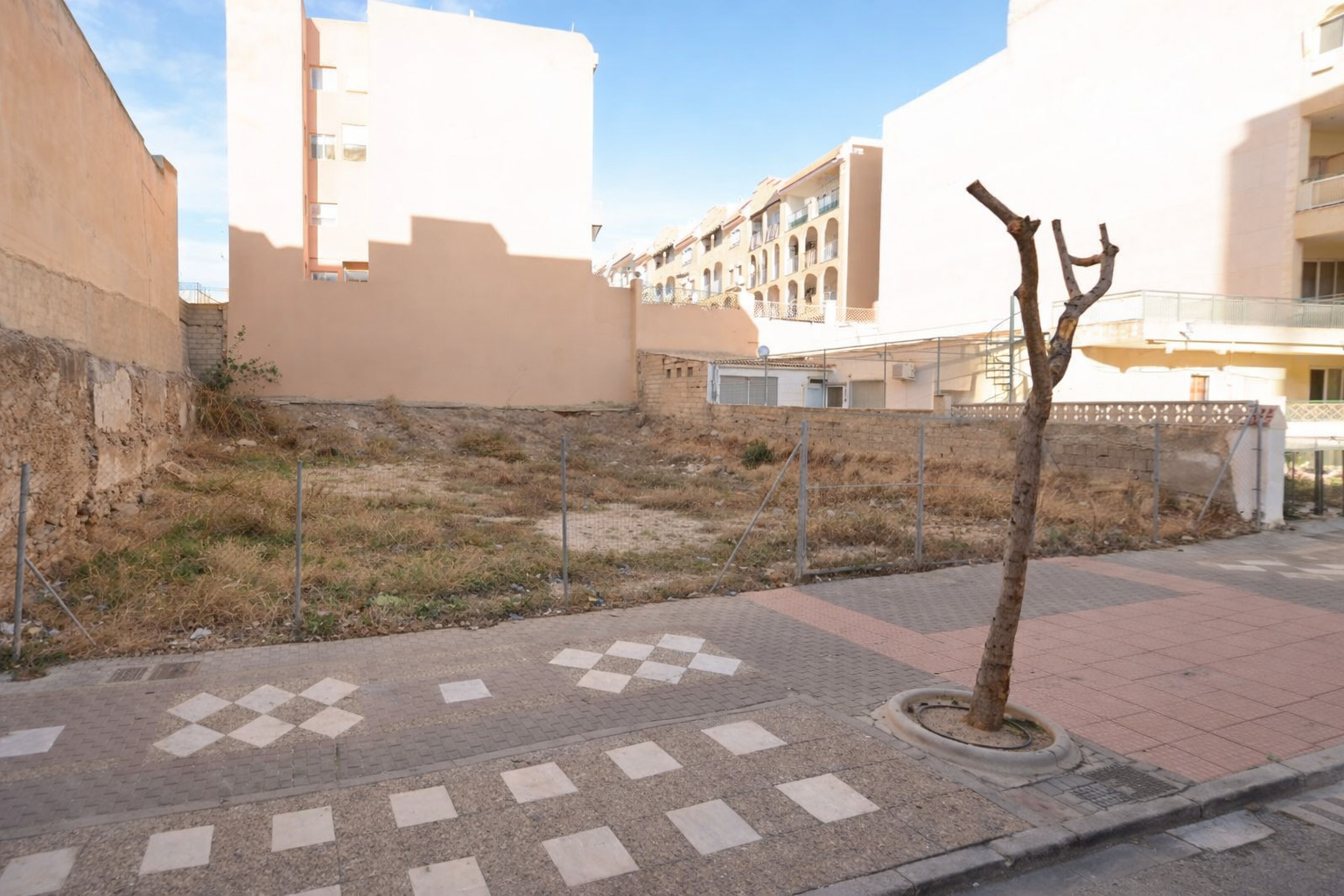 Imagen 3 Solar Urbano en venta en Garrucha / A pie de playa y cerca de todos los servicios.