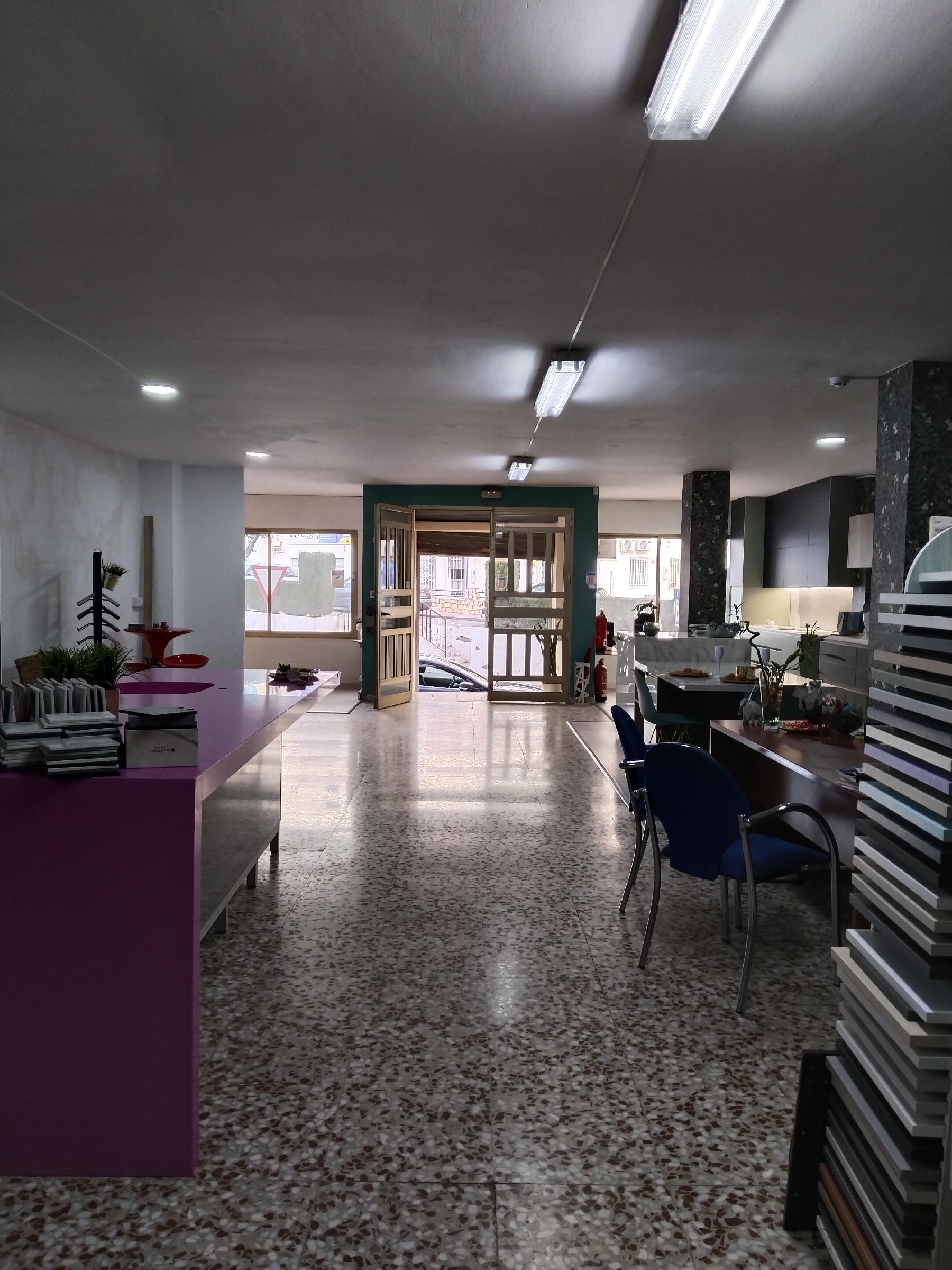 Imagen 9 Local Comercial en alquiler en Garrucha / En la Calle Mayor y a un paso del Paseo del Malecón.