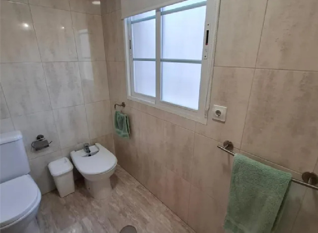 Imagen 14 Inmueble 302898 - Casa Adosada en venta en Huércal-overa / En zona residencial, cerca de todos los servicios.