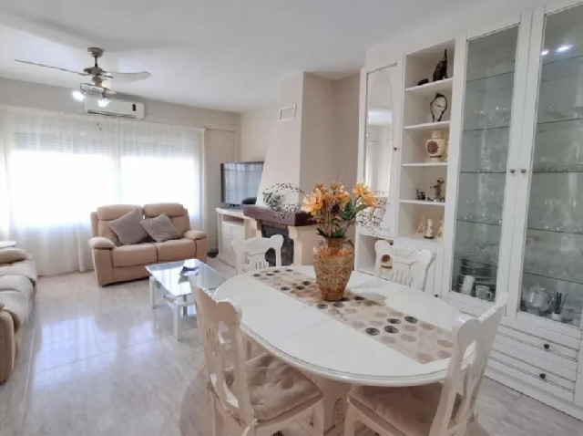 Imagen 1 Inmueble 302898 - Casa Adosada en venta en Huércal-overa / En zona residencial, cerca de todos los servicios.