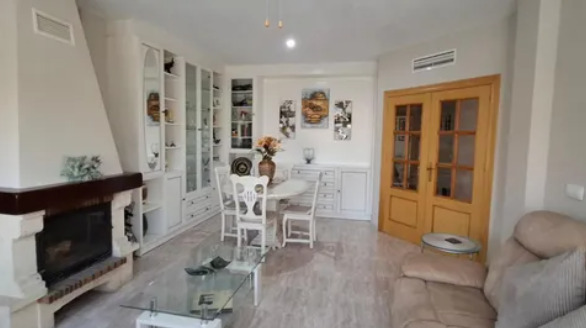 Imagen 3 Casa Adosada en venta en Huércal-overa / En zona residencial, cerca de todos los servicios.