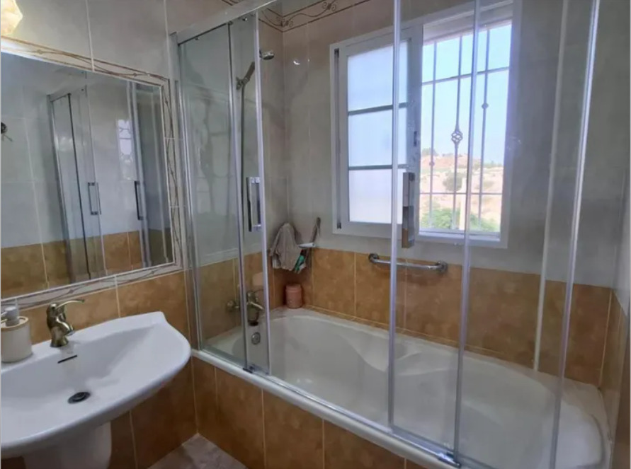 Imagen 6 Casa Adosada en venta en Huércal-overa / En zona residencial, cerca de todos los servicios.