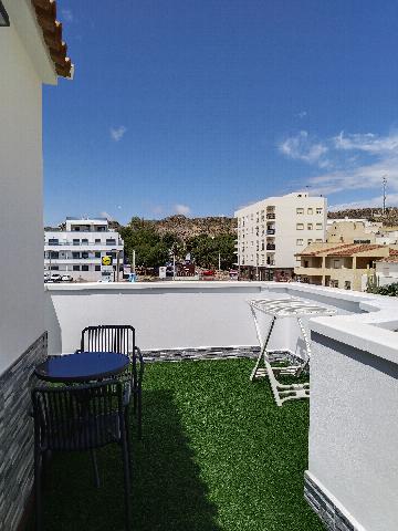 Imagen 1 Inmueble 302977 - Apartamento en alquiler en Garrucha / Vivienda en esquina, cerca de todos los servicios.
