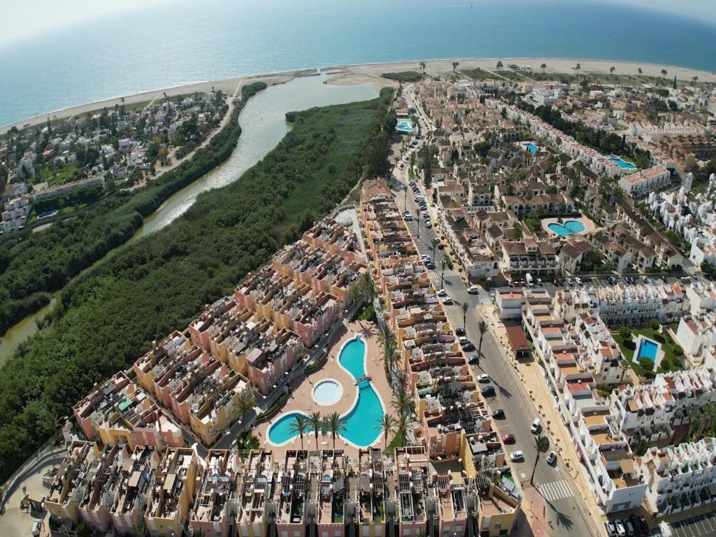 Imagen 10 Apartamento en venta en Vera / En residencial Laguna Beach, al lado de la playa.