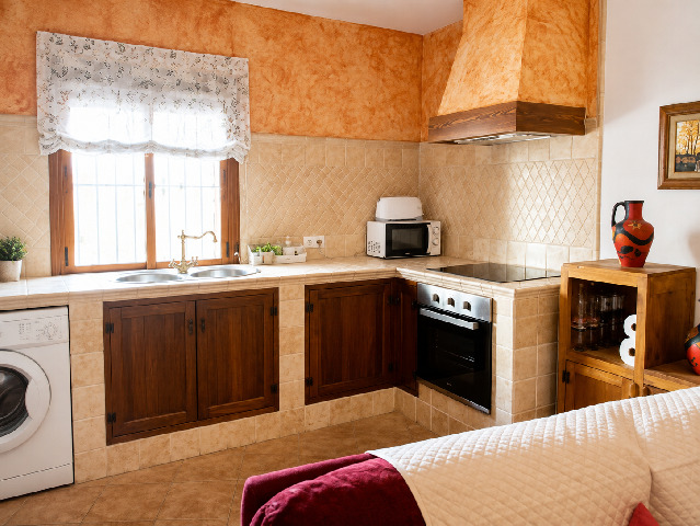 Imagen 4 Inmueble 305264 - Casa Rústica en venta en Guadix / Cerca de los supermercados y bien conectado.