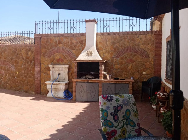 Imagen 3 Inmueble 305264 - Casa Rústica en venta en Guadix / Cerca de los supermercados y bien conectado.