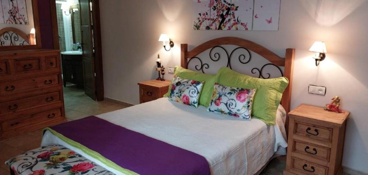Imagen 14 Casa Rústica en venta en Guadix / Cerca de los supermercados y bien conectado.