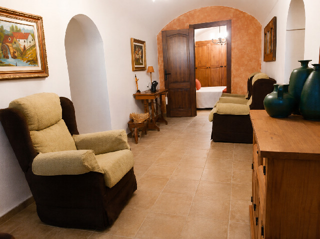 Imagen 9 Inmueble 305264 - Casa Rústica en venta en Guadix / Cerca de los supermercados y bien conectado.