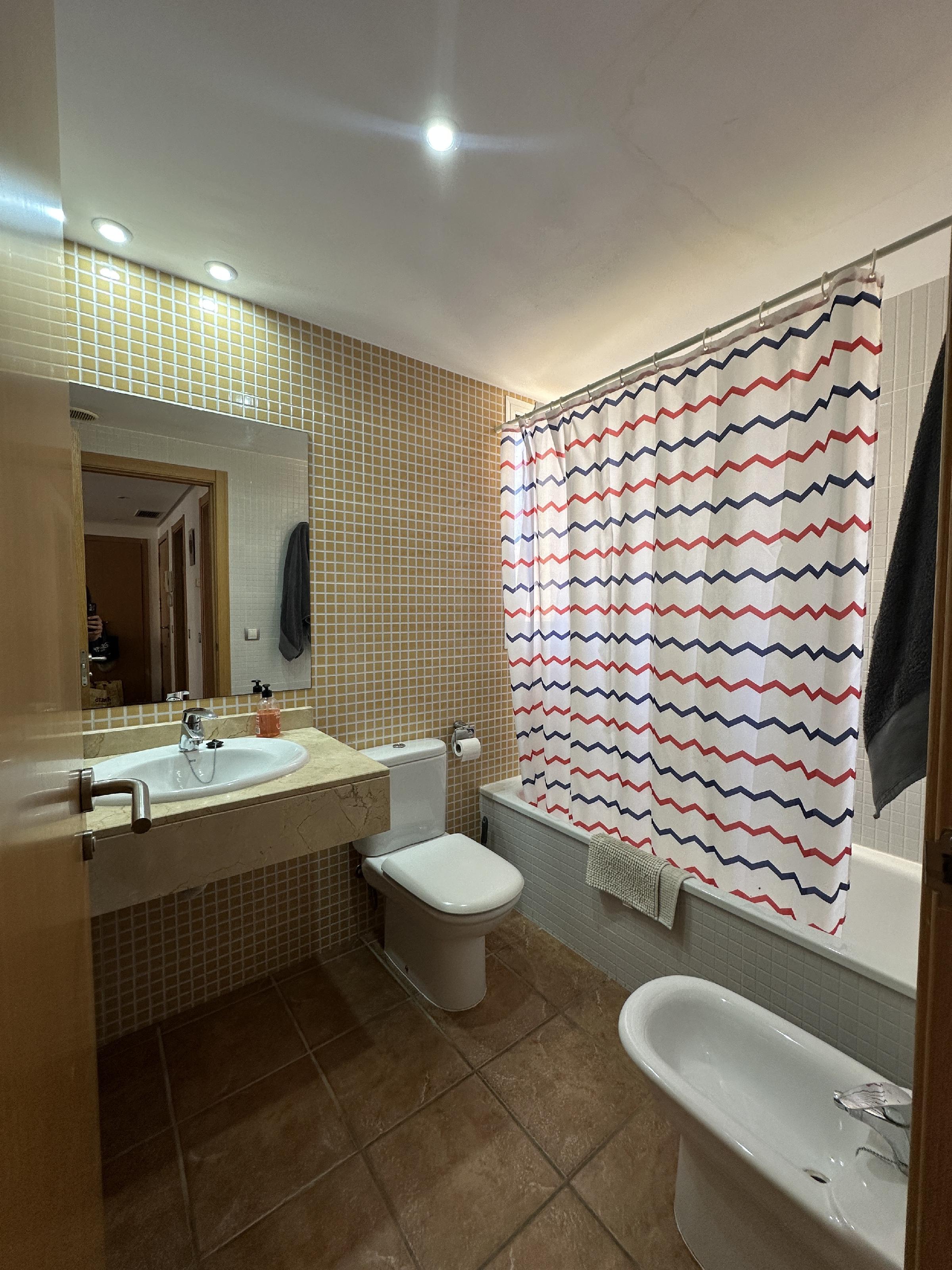 Imagen 13 Apartamento en venta en Vera / En la urbanización rodeada de jardines y piscina.