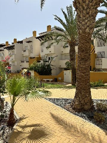 Imagen 28 Inmueble 305428 - Apartamento en venta en Vera / En la urbanización rodeada de jardines y piscina.