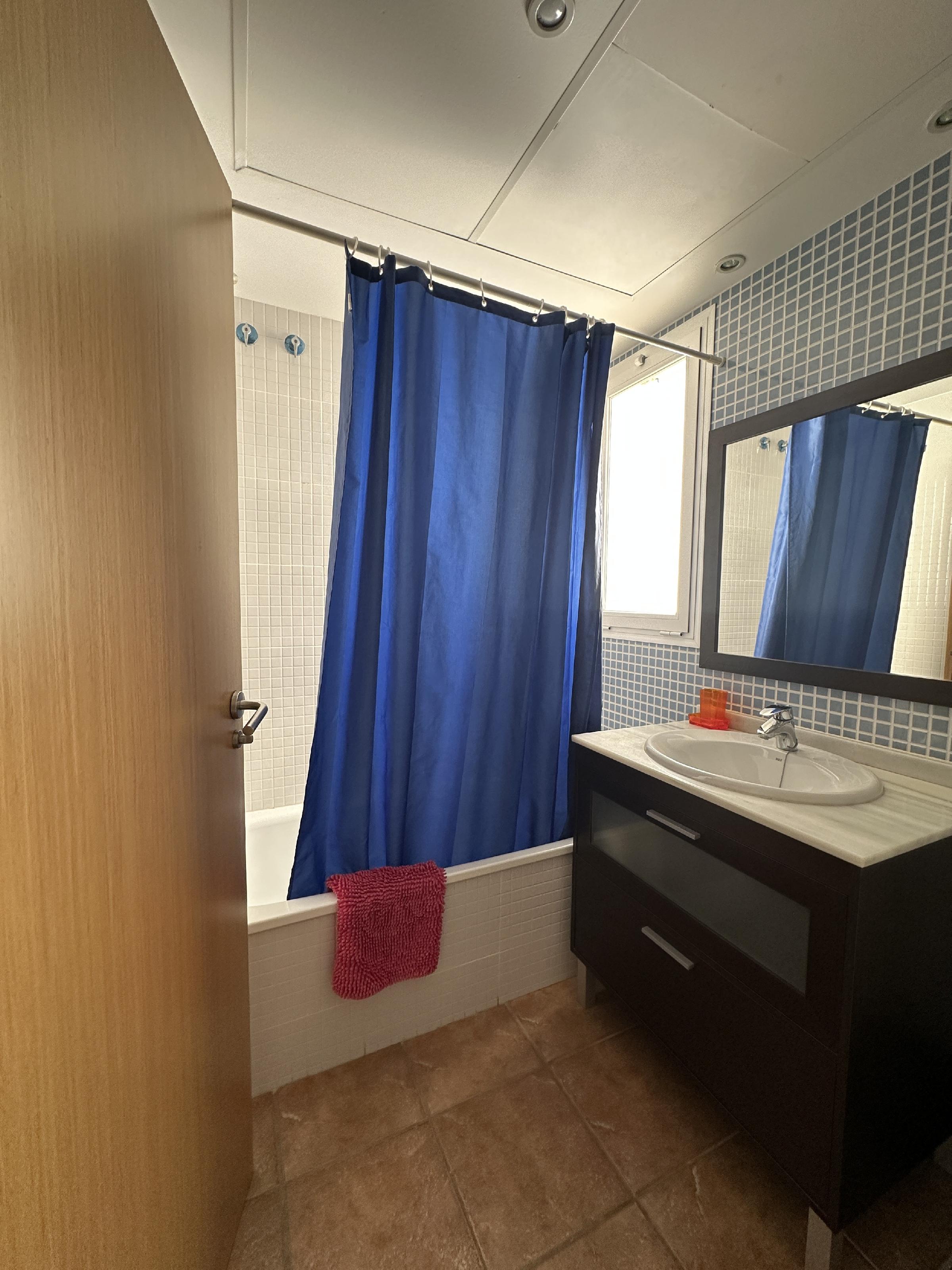 Imagen 20 Apartamento en venta en Vera / En la urbanización rodeada de jardines y piscina.