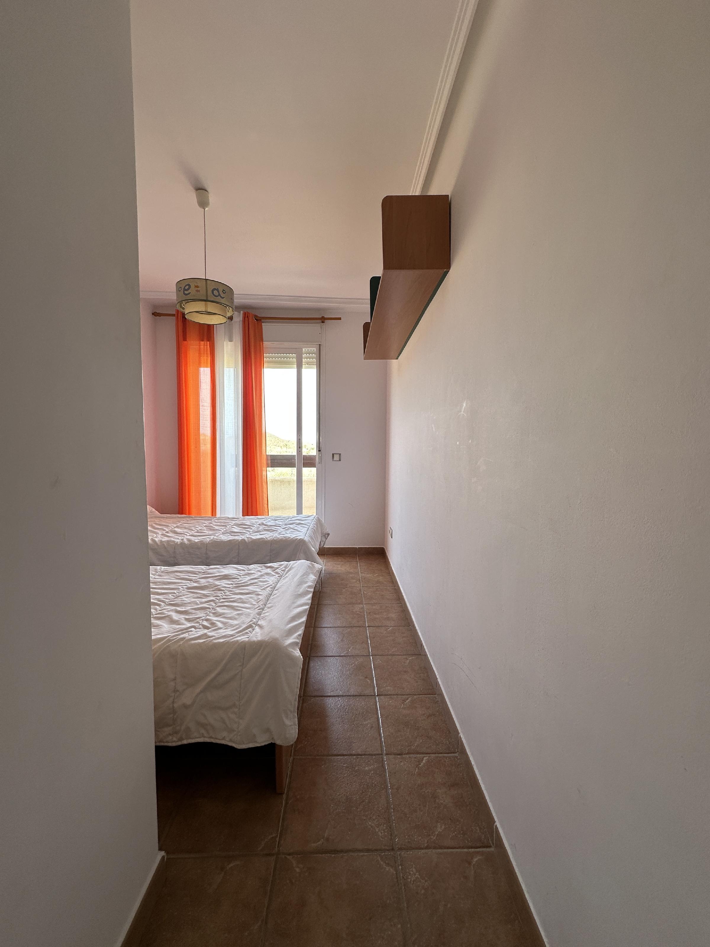 Imagen 18 Apartamento en venta en Vera / En la urbanización rodeada de jardines y piscina.