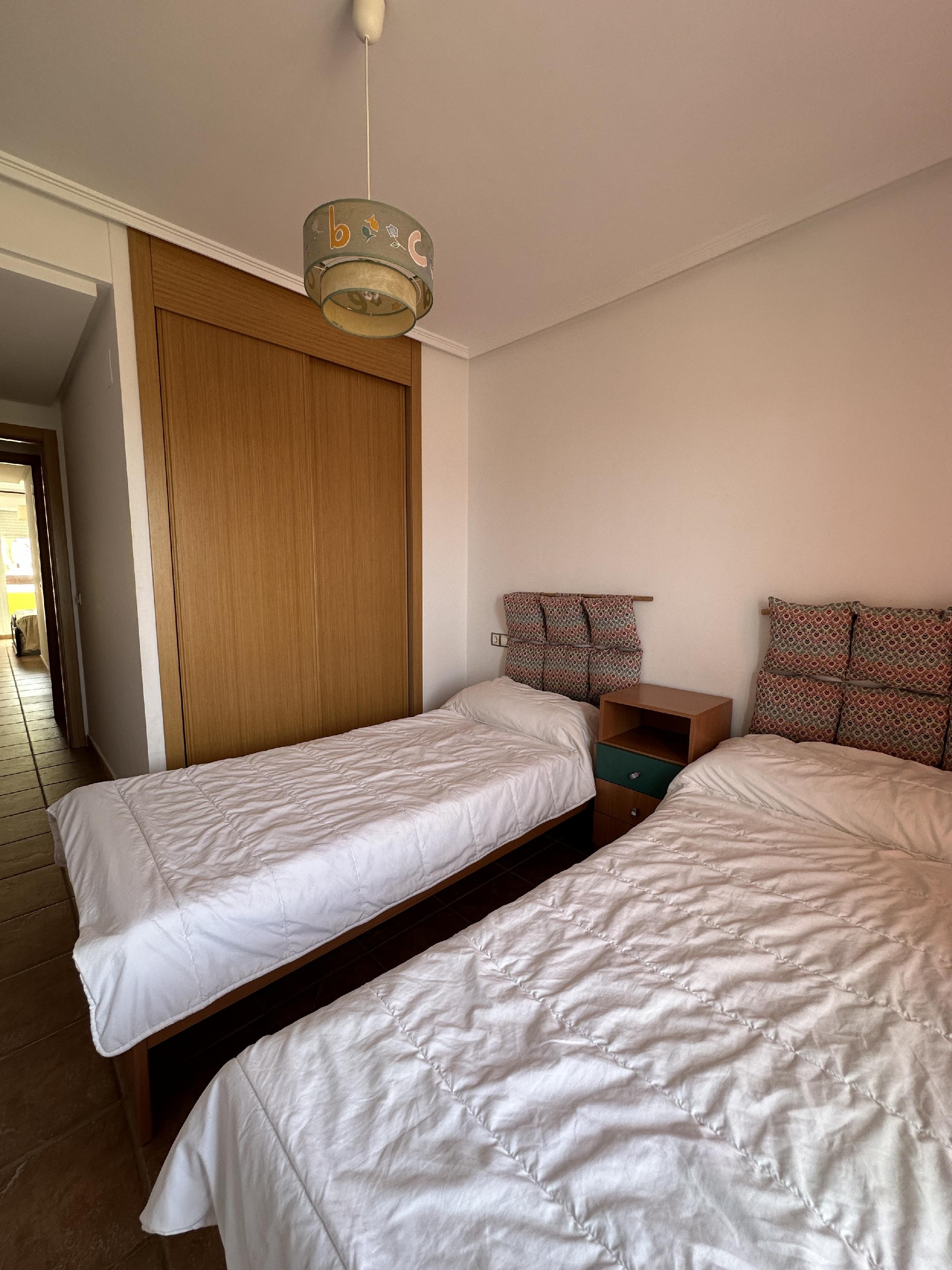 Imagen 15 Apartamento en venta en Vera / En la urbanización rodeada de jardines y piscina.