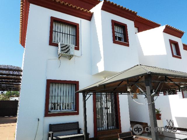 Imagen 2 Inmueble 303497 - Casa Aislada en venta en Ayamonte / Junto a la estación de autobuses, centro a 5 minutos.