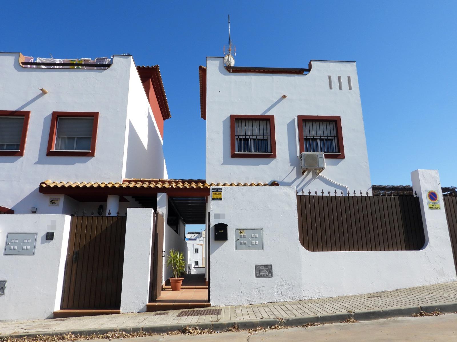 Imagen 3 Casa Aislada en venta en Ayamonte / Junto a la estación de autobuses, centro a 5 minutos.