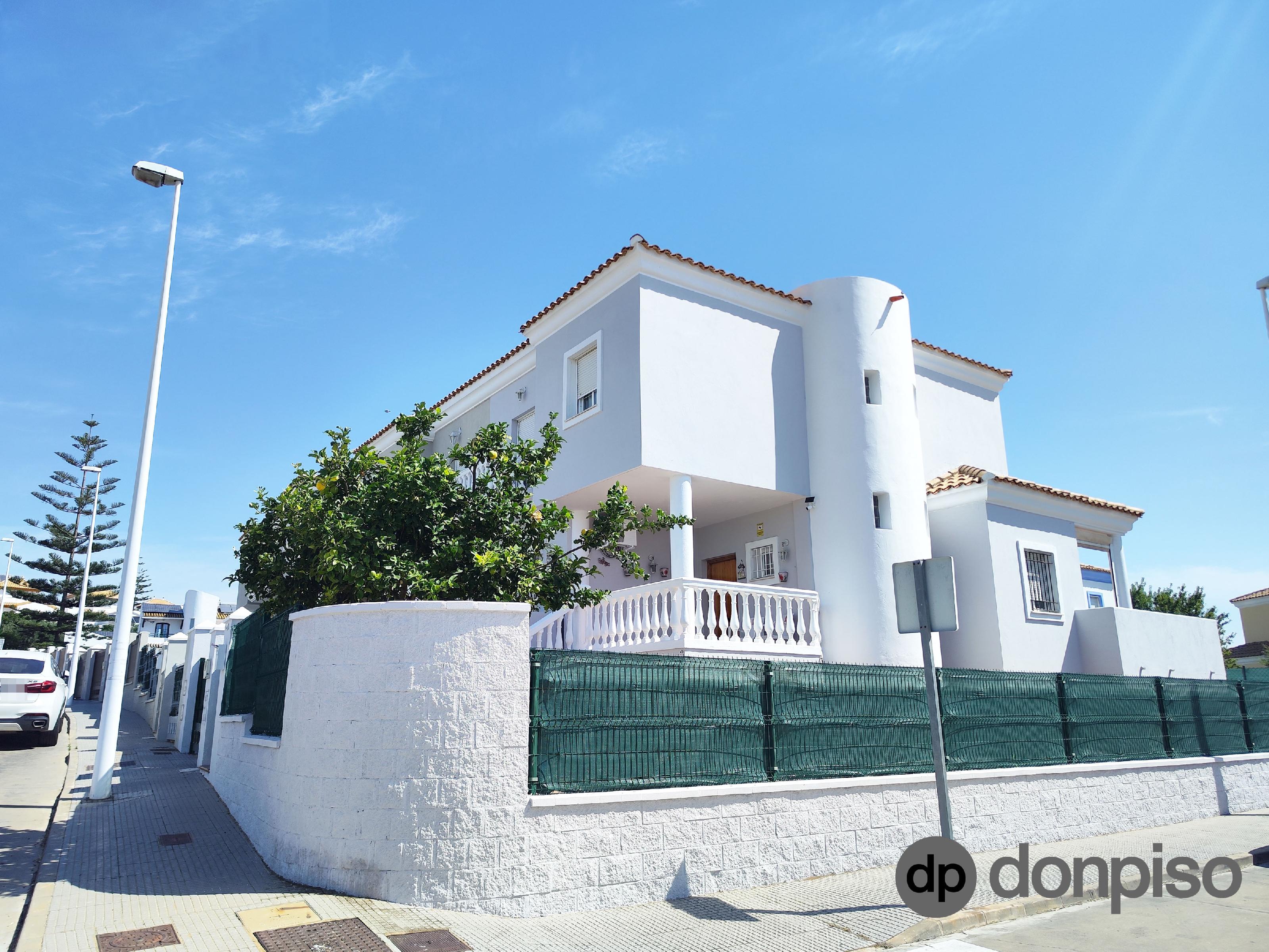 Imagen 1 Casa Pareada en venta en Ayamonte / Junto al supermercado Lidl y a 2 min. cuartel G.C.