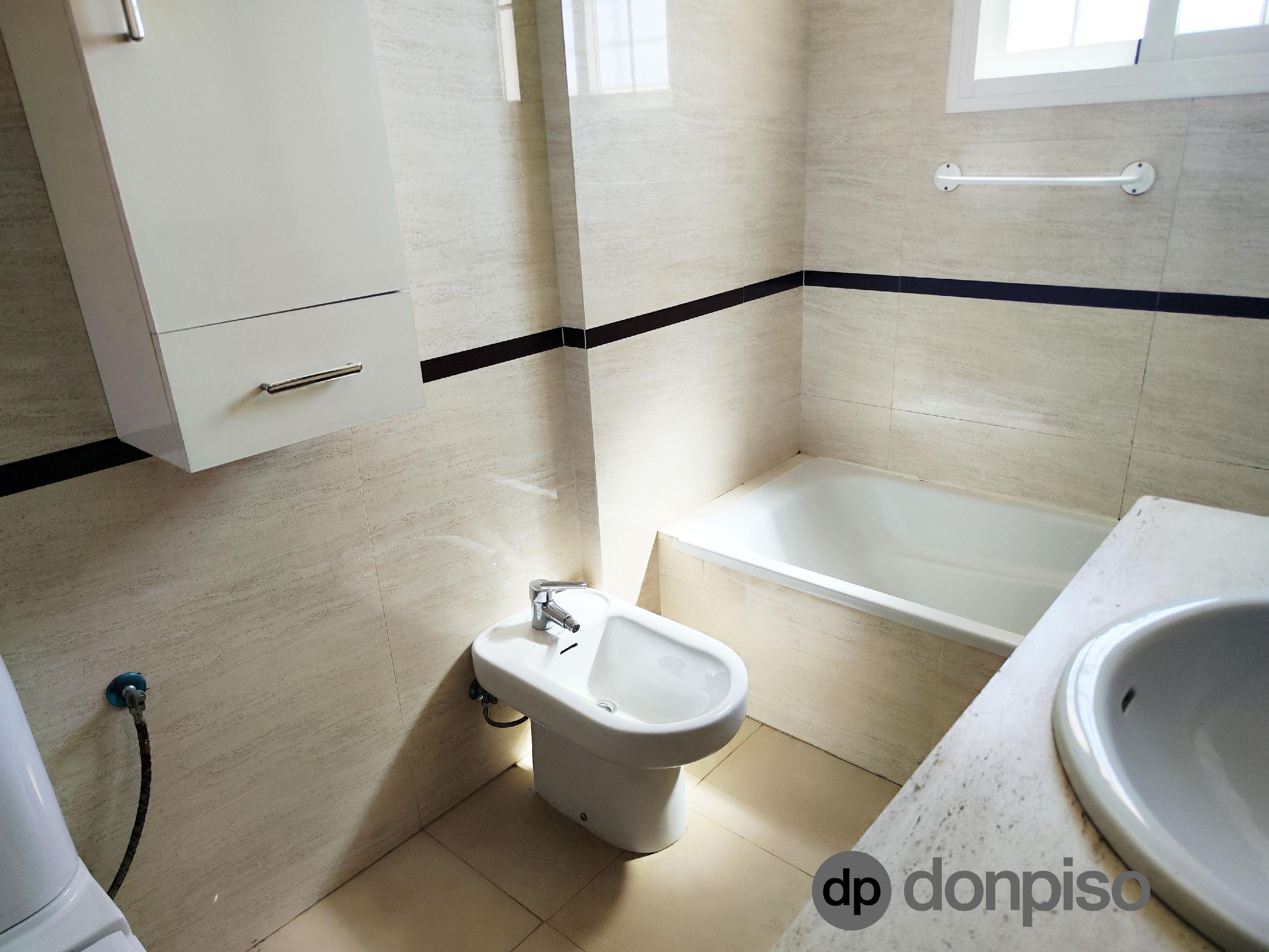 Imagen 4 Casa Pareada en venta en Ayamonte / Junto al supermercado Lidl y a 2 min. cuartel G.C.