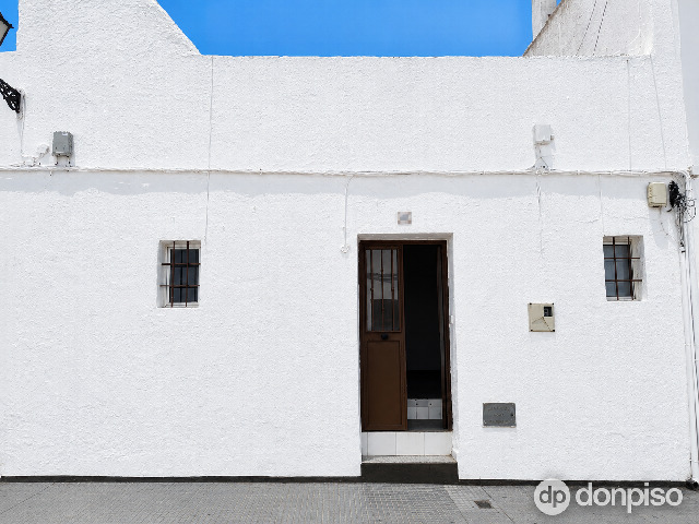 Imagen 2 Inmueble 303942 - Casa Adosada en venta en Ayamonte / En el barrio del Arrecife, a 5 minutos de la laguna.