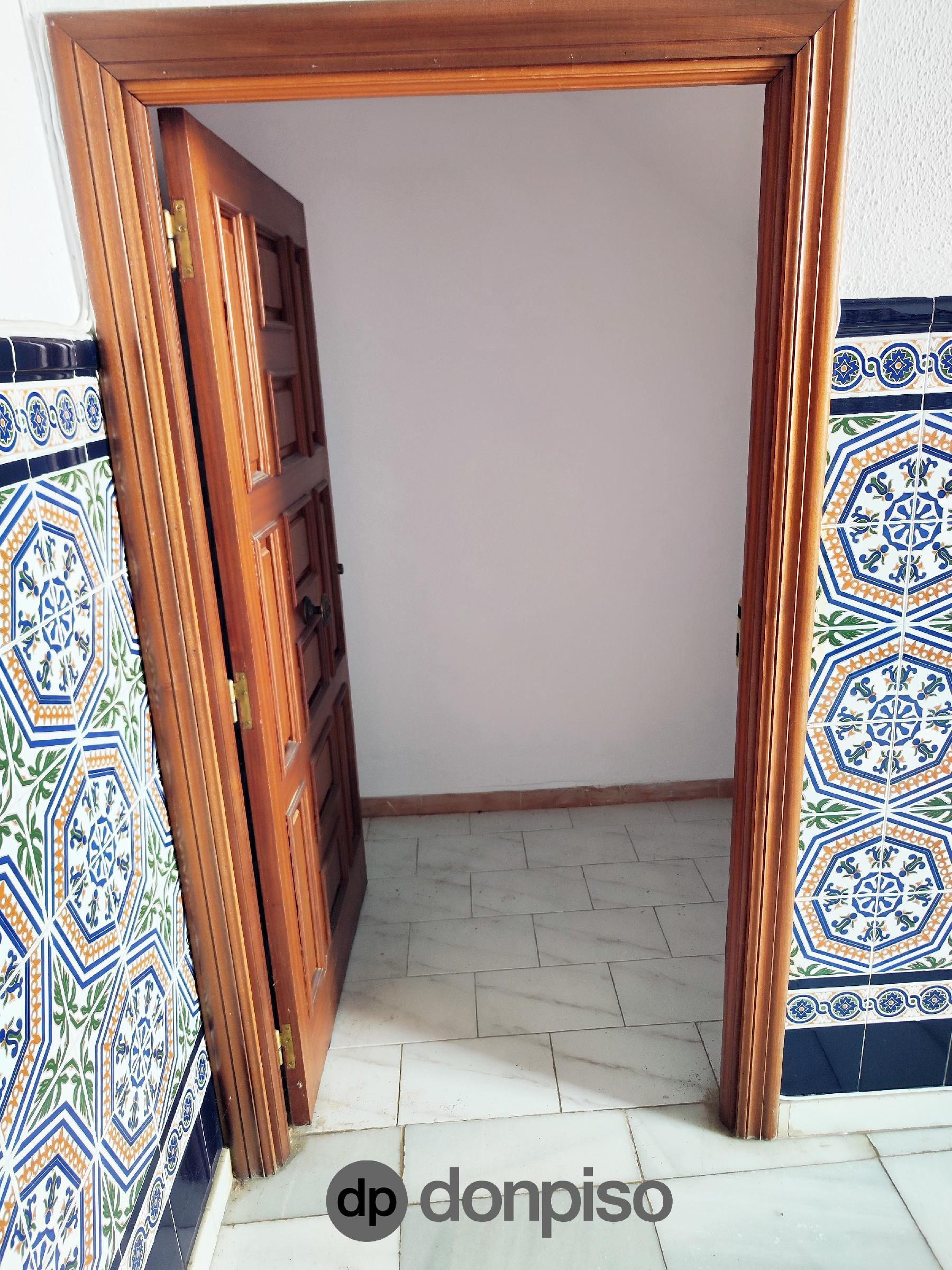 Imagen 11 Casa Adosada en venta en Ayamonte / En el centro, frente a la iglesia de las Angustias.