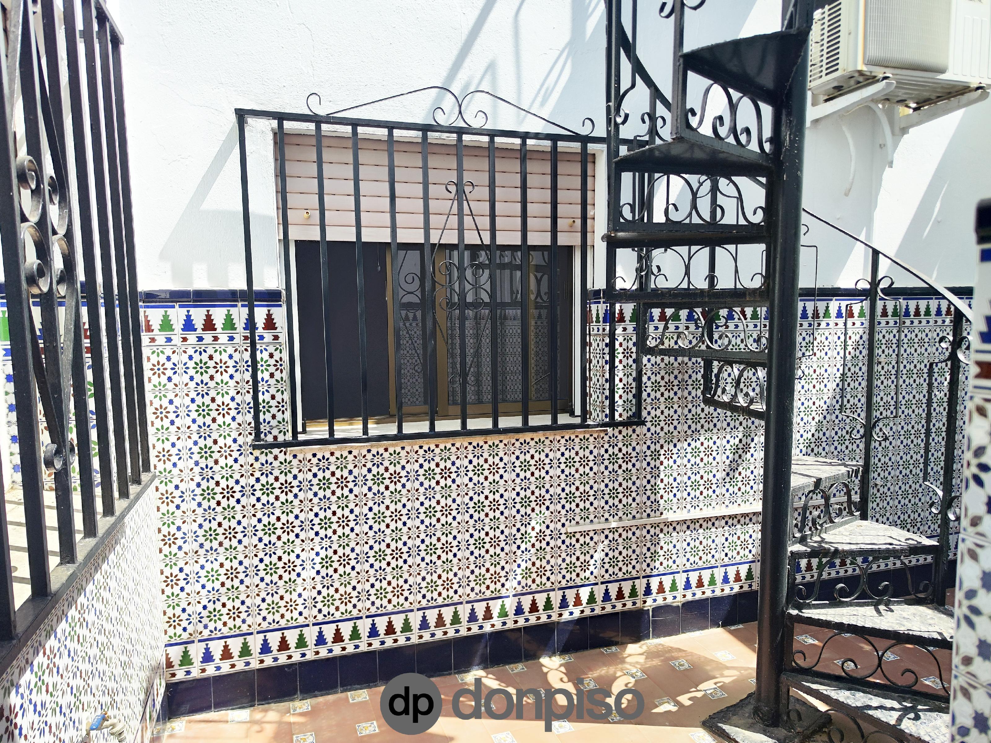 Imagen 16 Casa Adosada en venta en Ayamonte / En el centro, frente a la iglesia de las Angustias.