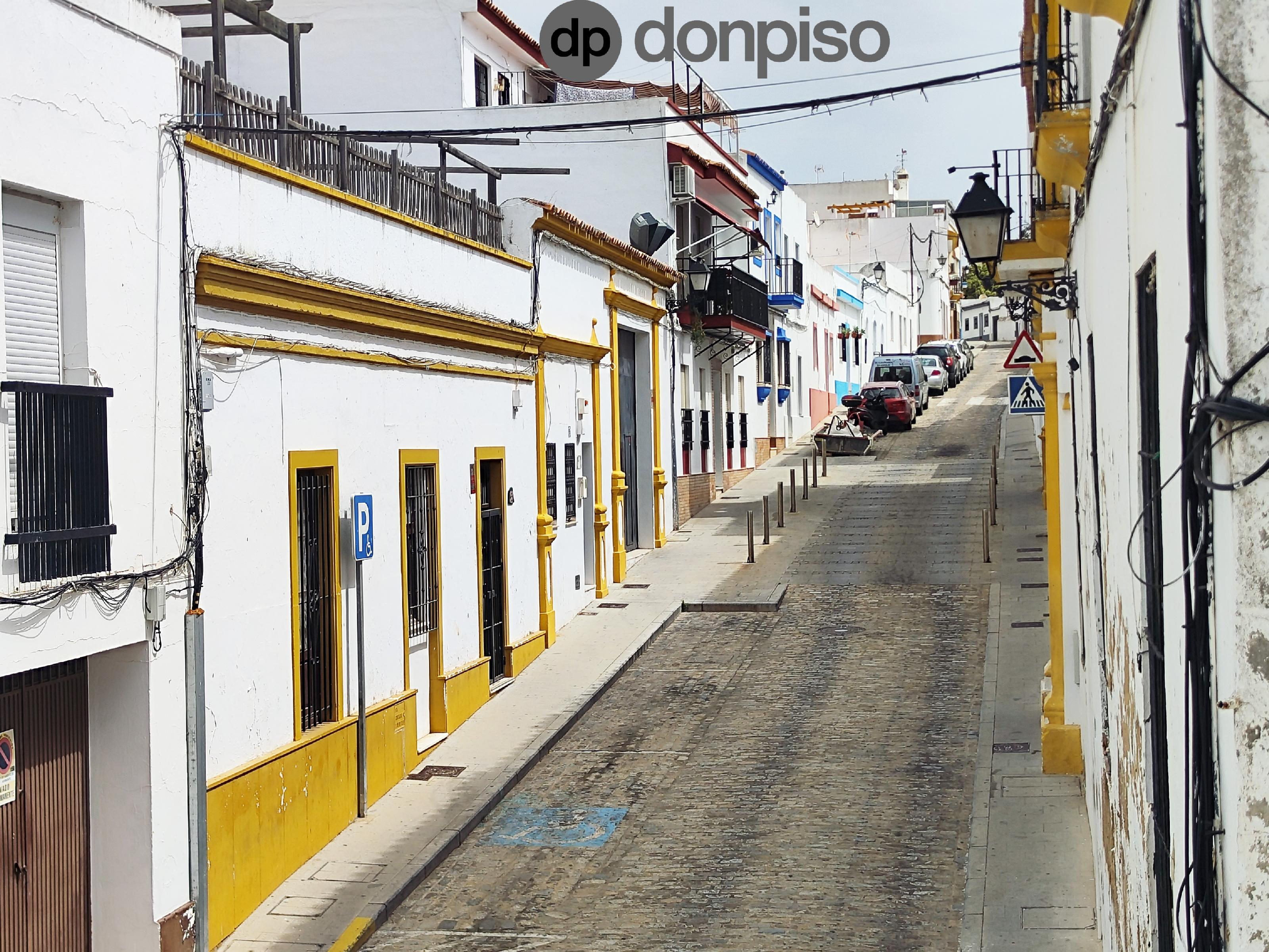 Imagen 5 Casa Adosada en venta en Ayamonte / En el barrio de la Villa, junto a la casa cuna.