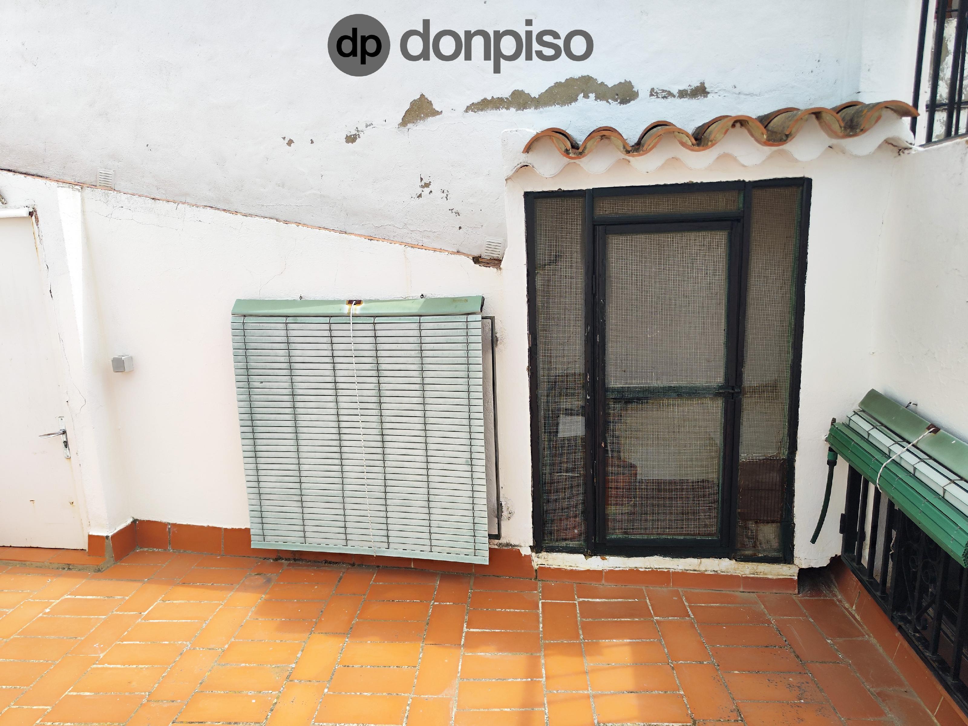 Imagen 10 Casa Adosada en venta en Ayamonte / En el barrio de la Villa, junto a la casa cuna.